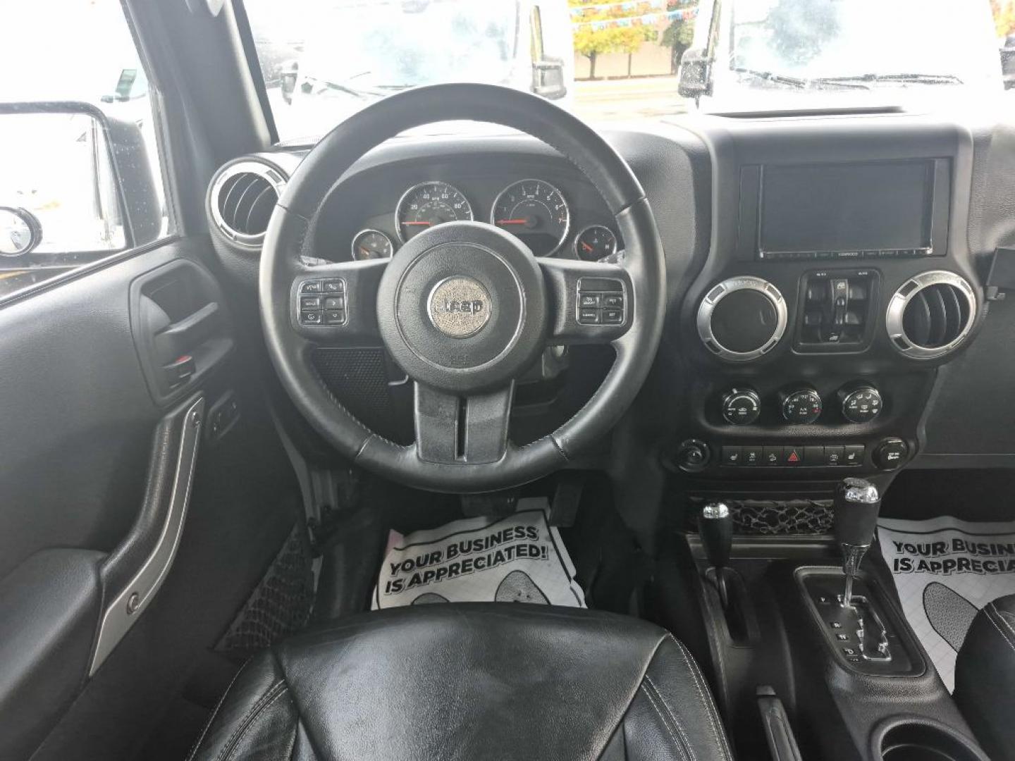 2015 GRAY JEEP WRANGLER UNLIMI RUBICON (1C4BJWFG9FL) with an 3.6L engine, Automatic transmission, located at 929 East 8th Ave, Anchorage, AK, 99501, (907) 274-2277, 61.214783, -149.866074- Photo#4