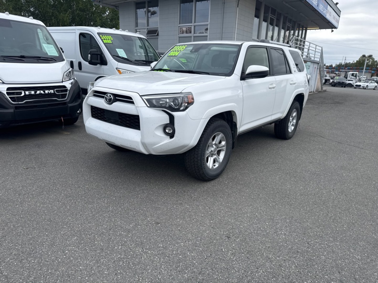 2024 WHITE TOYOTA 4RUNNER SR5/SR5 PREMIUM (JTEMU5JR4R6) with an 4.0L engine, Automatic transmission, located at 929 East 8th Ave, Anchorage, AK, 99501, (907) 274-2277, 61.214783, -149.866074- Photo#0
