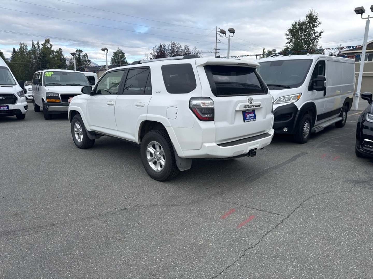 2024 WHITE TOYOTA 4RUNNER SR5/SR5 PREMIUM (JTEMU5JR4R6) with an 4.0L engine, Automatic transmission, located at 929 East 8th Ave, Anchorage, AK, 99501, (907) 274-2277, 61.214783, -149.866074- Photo#4