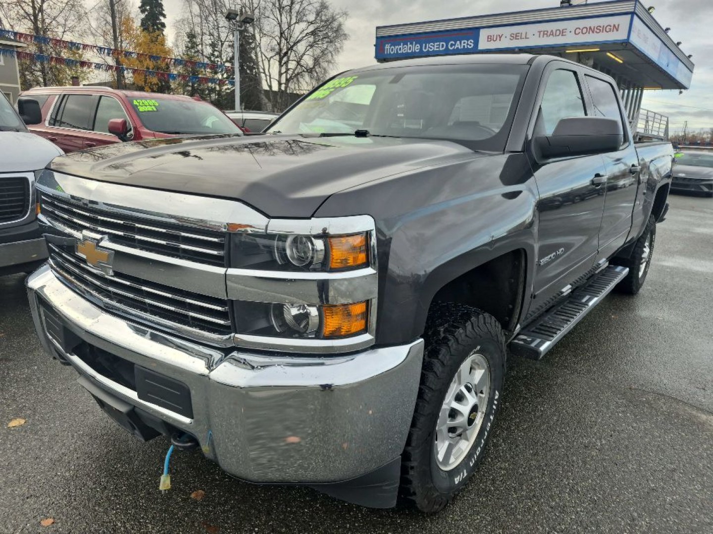 2015 GRAY CHEVROLET SILVERADO 2500 HEAVY DUTY LT (1GC1KVEGXFF) with an 6.0L engine, Automatic transmission, located at 929 East 8th Ave, Anchorage, AK, 99501, (907) 274-2277, 61.214783, -149.866074- Photo#0
