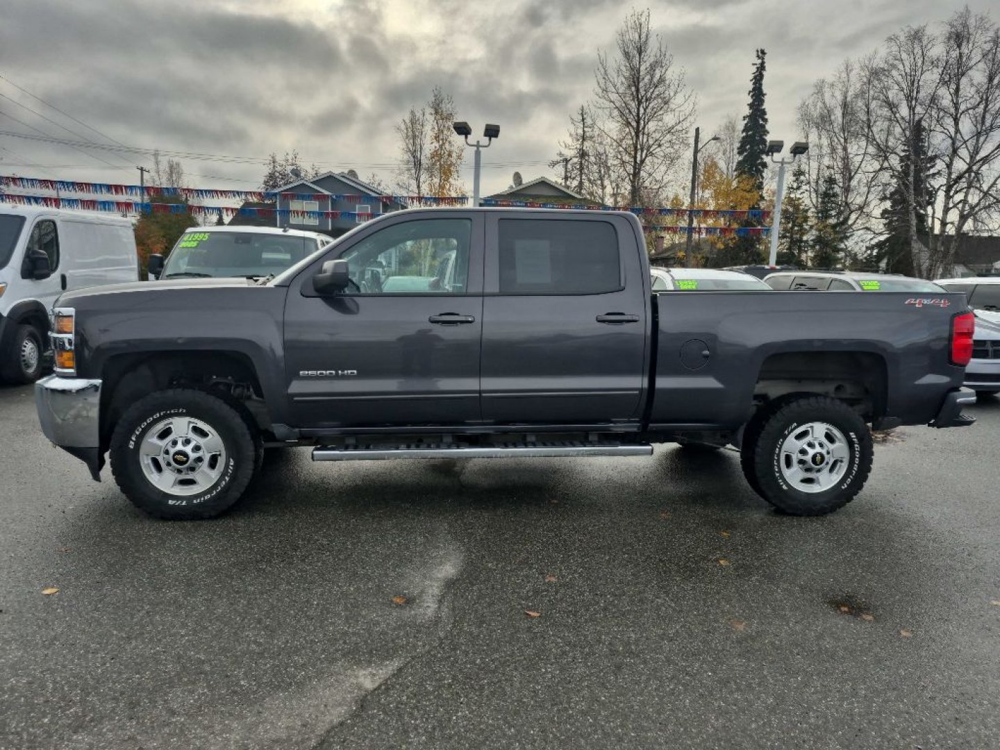 2015 GRAY CHEVROLET SILVERADO 2500 HEAVY DUTY LT (1GC1KVEGXFF) with an 6.0L engine, Automatic transmission, located at 929 East 8th Ave, Anchorage, AK, 99501, (907) 274-2277, 61.214783, -149.866074- Photo#1