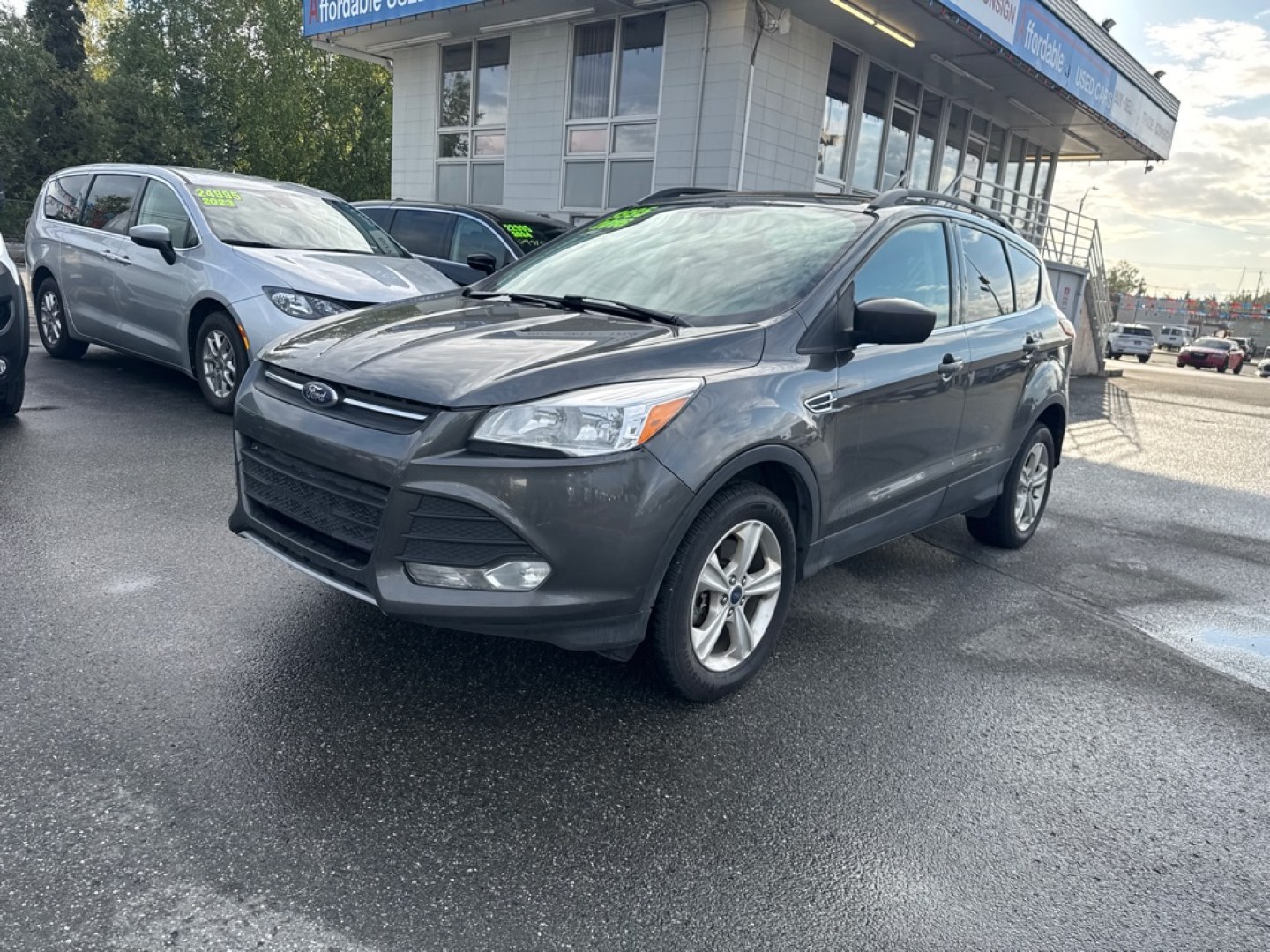 2016 GRAY FORD ESCAPE SE (1FMCU9GX8GU) with an 1.6L engine, Automatic transmission, located at 929 East 8th Ave, Anchorage, AK, 99501, (907) 274-2277, 61.214783, -149.866074- Photo#0