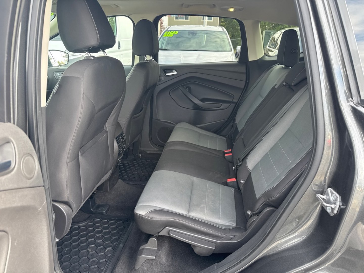 2016 GRAY FORD ESCAPE SE (1FMCU9GX8GU) with an 1.6L engine, Automatic transmission, located at 929 East 8th Ave, Anchorage, AK, 99501, (907) 274-2277, 61.214783, -149.866074- Photo#2