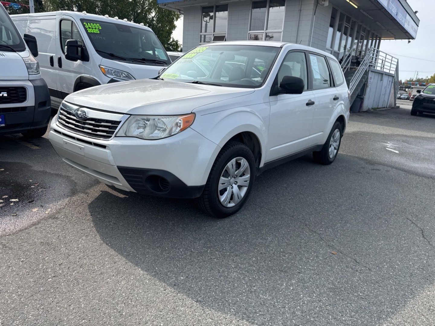 2009 WHITE SUBARU FORESTER 2.5X (JF2SH61679H) with an 2.5L engine, Automatic transmission, located at 929 East 8th Ave, Anchorage, AK, 99501, (907) 274-2277, 61.214783, -149.866074- Photo#0