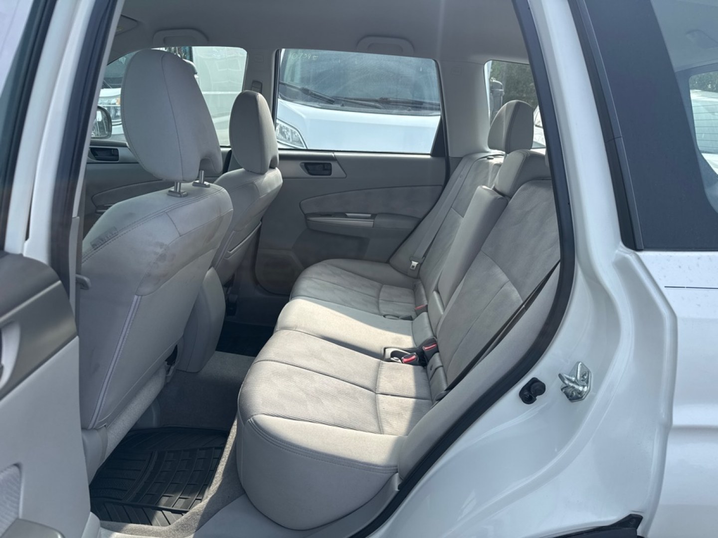 2009 WHITE SUBARU FORESTER 2.5X (JF2SH61679H) with an 2.5L engine, Automatic transmission, located at 929 East 8th Ave, Anchorage, AK, 99501, (907) 274-2277, 61.214783, -149.866074- Photo#2