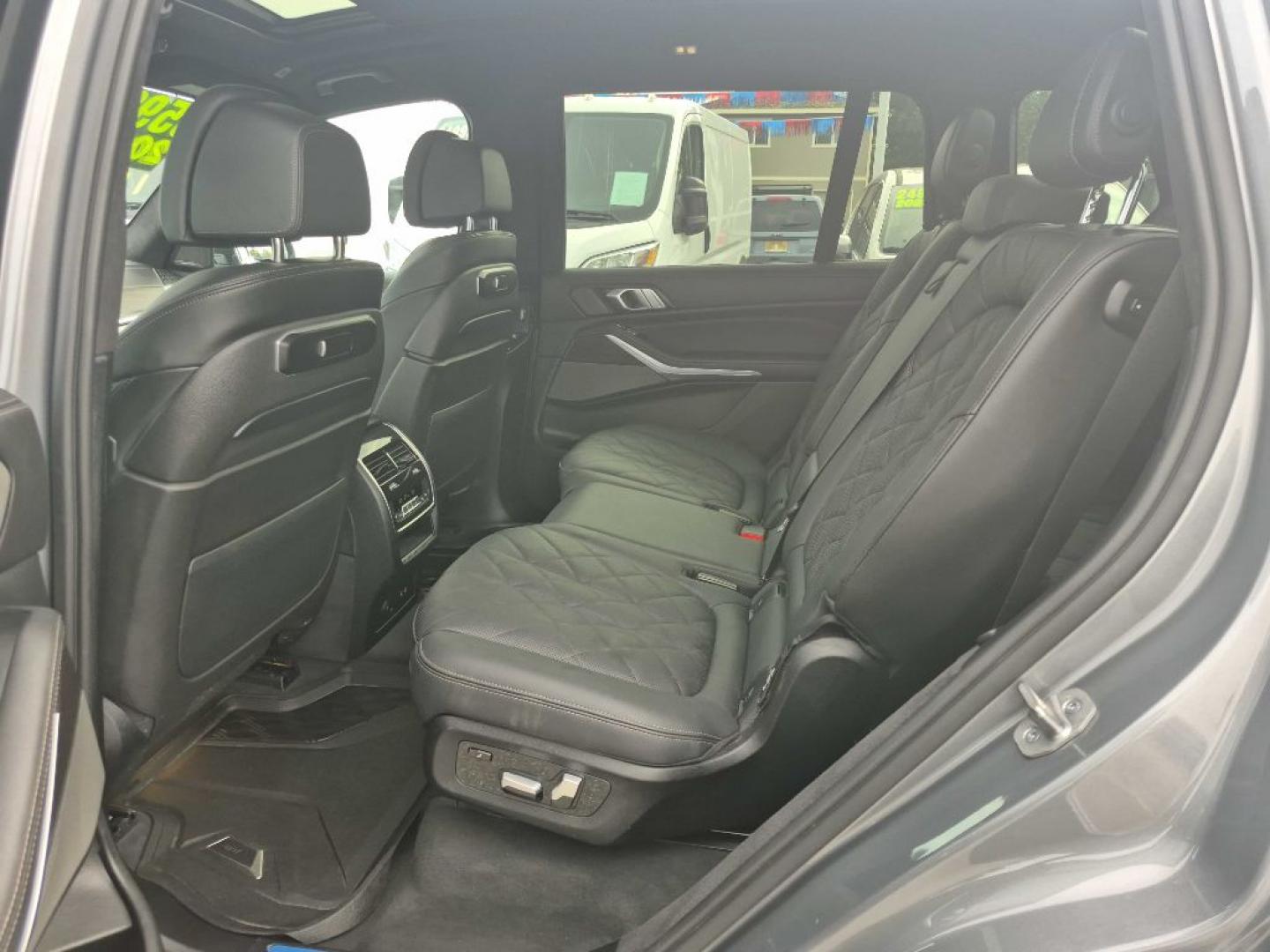 2023 GREY BMW X7 XDRIVE40I (5UX23EM06P9) with an 3.0L engine, Automatic transmission, located at 929 East 8th Ave, Anchorage, AK, 99501, (907) 274-2277, 61.214783, -149.866074- Photo#3