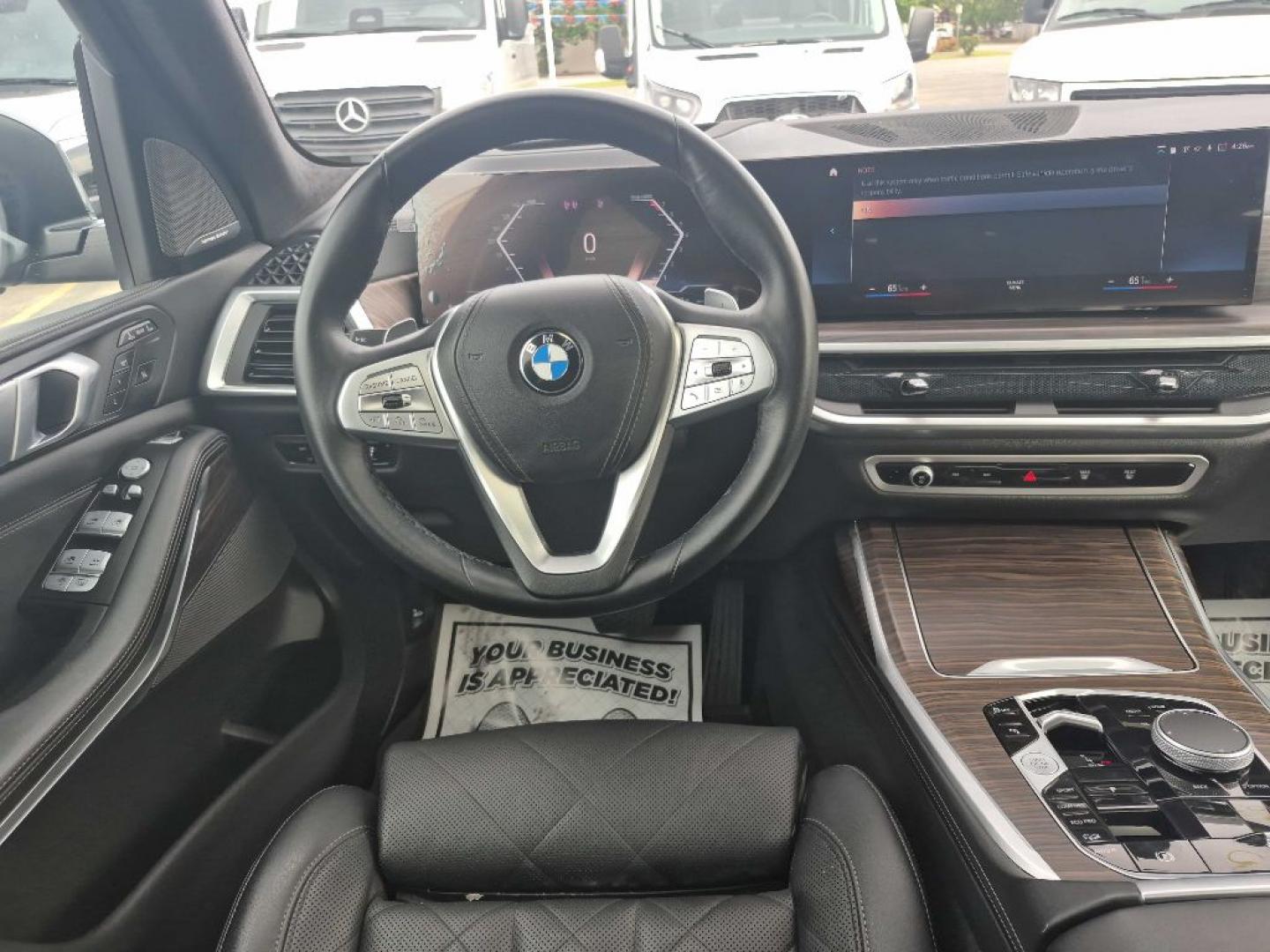 2023 GREY BMW X7 XDRIVE40I (5UX23EM06P9) with an 3.0L engine, Automatic transmission, located at 929 East 8th Ave, Anchorage, AK, 99501, (907) 274-2277, 61.214783, -149.866074- Photo#4