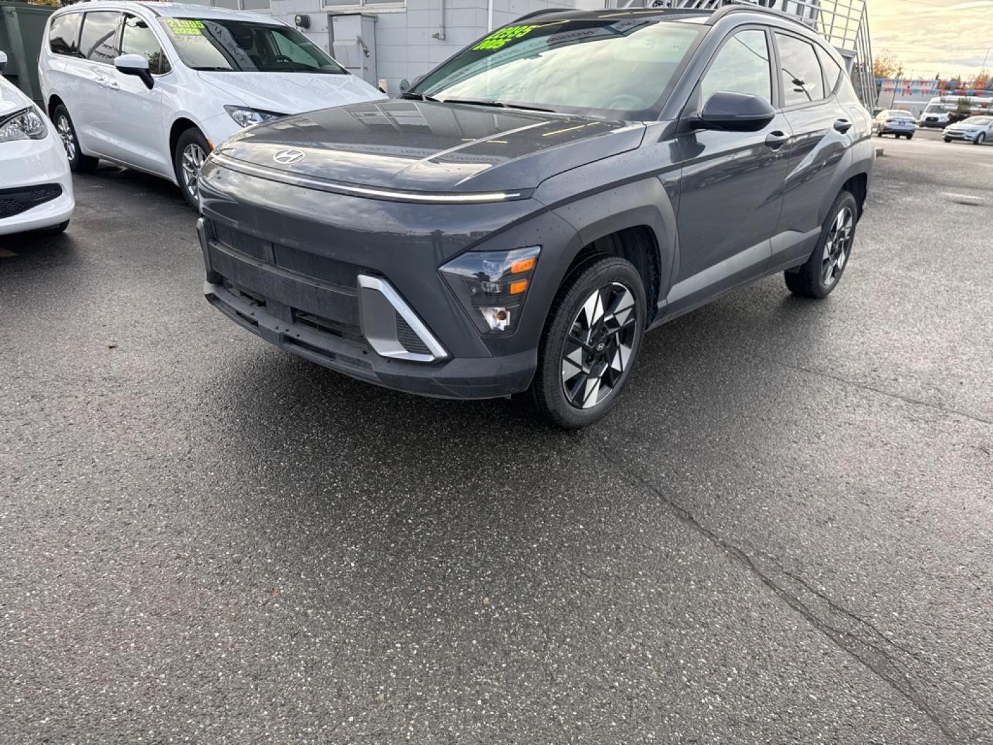 2025 GRAY HYUNDAI KONA SEL SEL (KM8HBCAB8SU) with an 2.0L engine, Continuously Variable transmission, located at 929 East 8th Ave, Anchorage, AK, 99501, (907) 274-2277, 61.214783, -149.866074- Photo#0