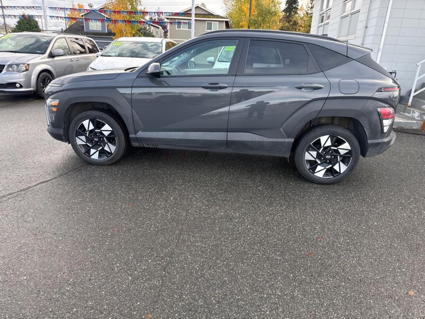 2025 GRAY HYUNDAI KONA SEL SEL (KM8HBCAB8SU) with an 2.0L engine, Continuously Variable transmission, located at 929 East 8th Ave, Anchorage, AK, 99501, (907) 274-2277, 61.214783, -149.866074- Photo#1