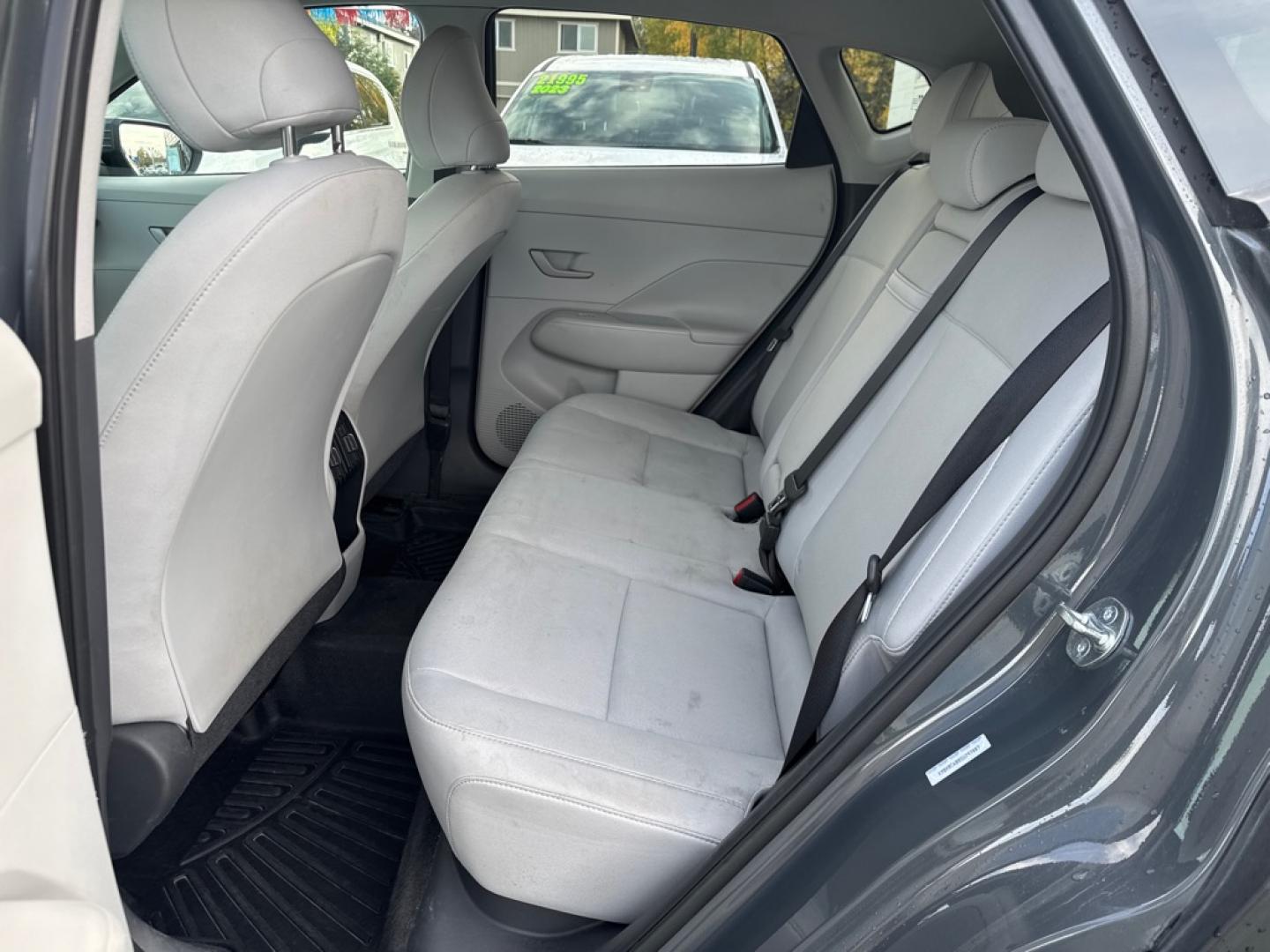 2025 GRAY HYUNDAI KONA SEL SEL (KM8HBCAB8SU) with an 2.0L engine, Continuously Variable transmission, located at 929 East 8th Ave, Anchorage, AK, 99501, (907) 274-2277, 61.214783, -149.866074- Photo#3