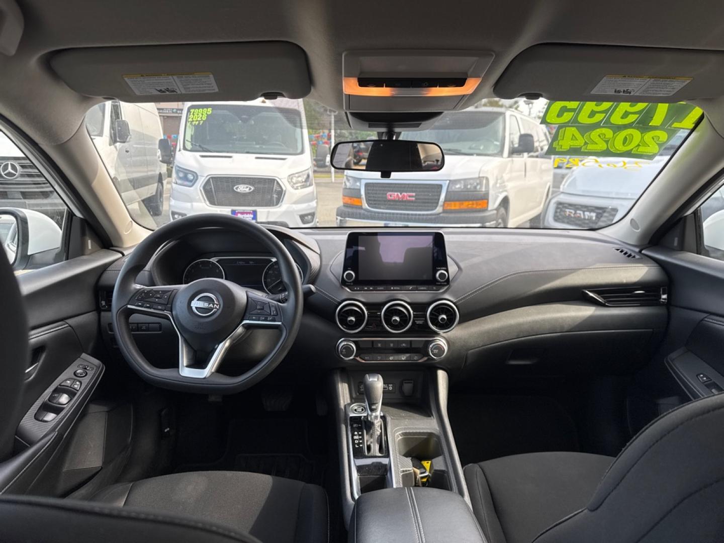 2024 WHITE NISSAN SENTRA SV SV (3N1AB8CV9RY) with an 2.0L engine, Continuously Variable transmission, located at 929 East 8th Ave, Anchorage, AK, 99501, (907) 274-2277, 61.214783, -149.866074- Photo#3