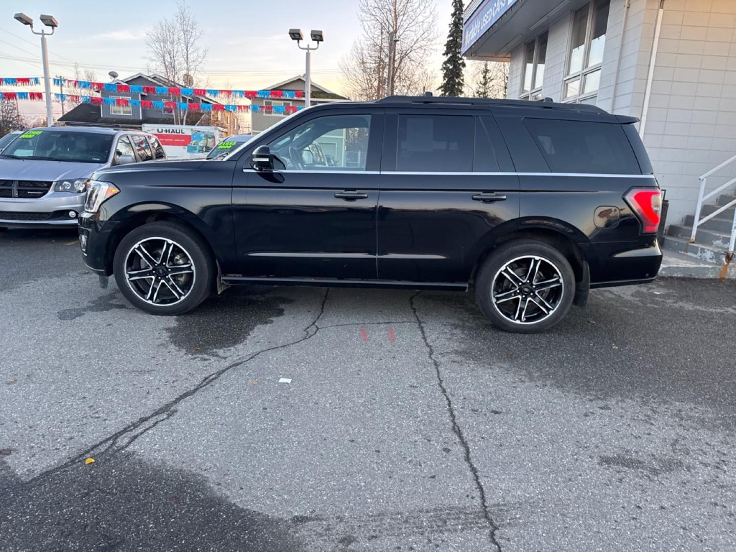 2019 BLACK FORD EXPEDITION LIMITED (1FMJU2AT5KE) with an 3.5L engine, Automatic transmission, located at 929 East 8th Ave, Anchorage, AK, 99501, (907) 274-2277, 61.214783, -149.866074- Photo#1