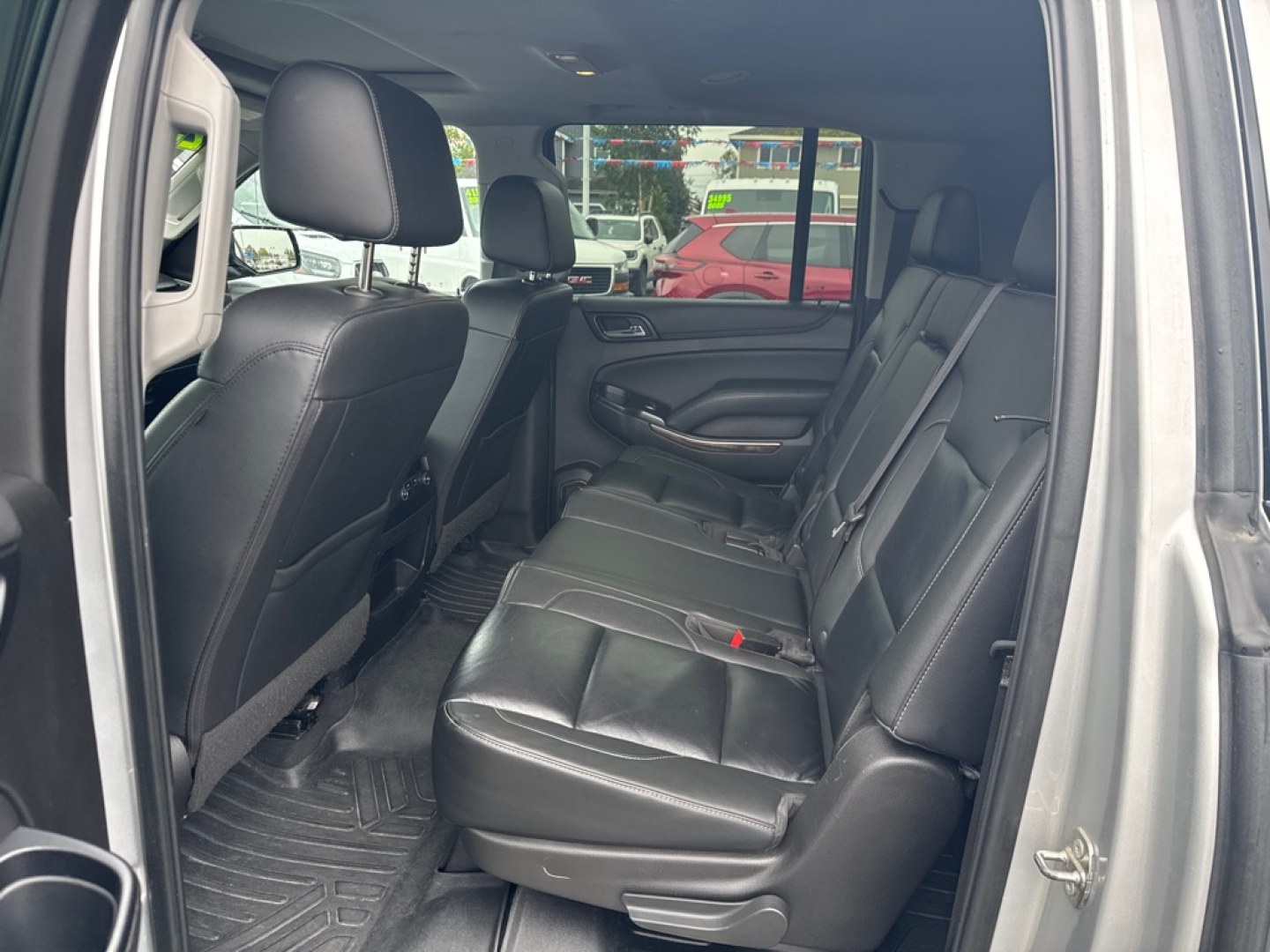 2019 SILVER CHEVROLET SUBURBAN 1500 LT (1GNSKHKC7KR) with an 5.3L engine, Automatic transmission, located at 929 East 8th Ave, Anchorage, AK, 99501, (907) 274-2277, 61.214783, -149.866074- Photo#2