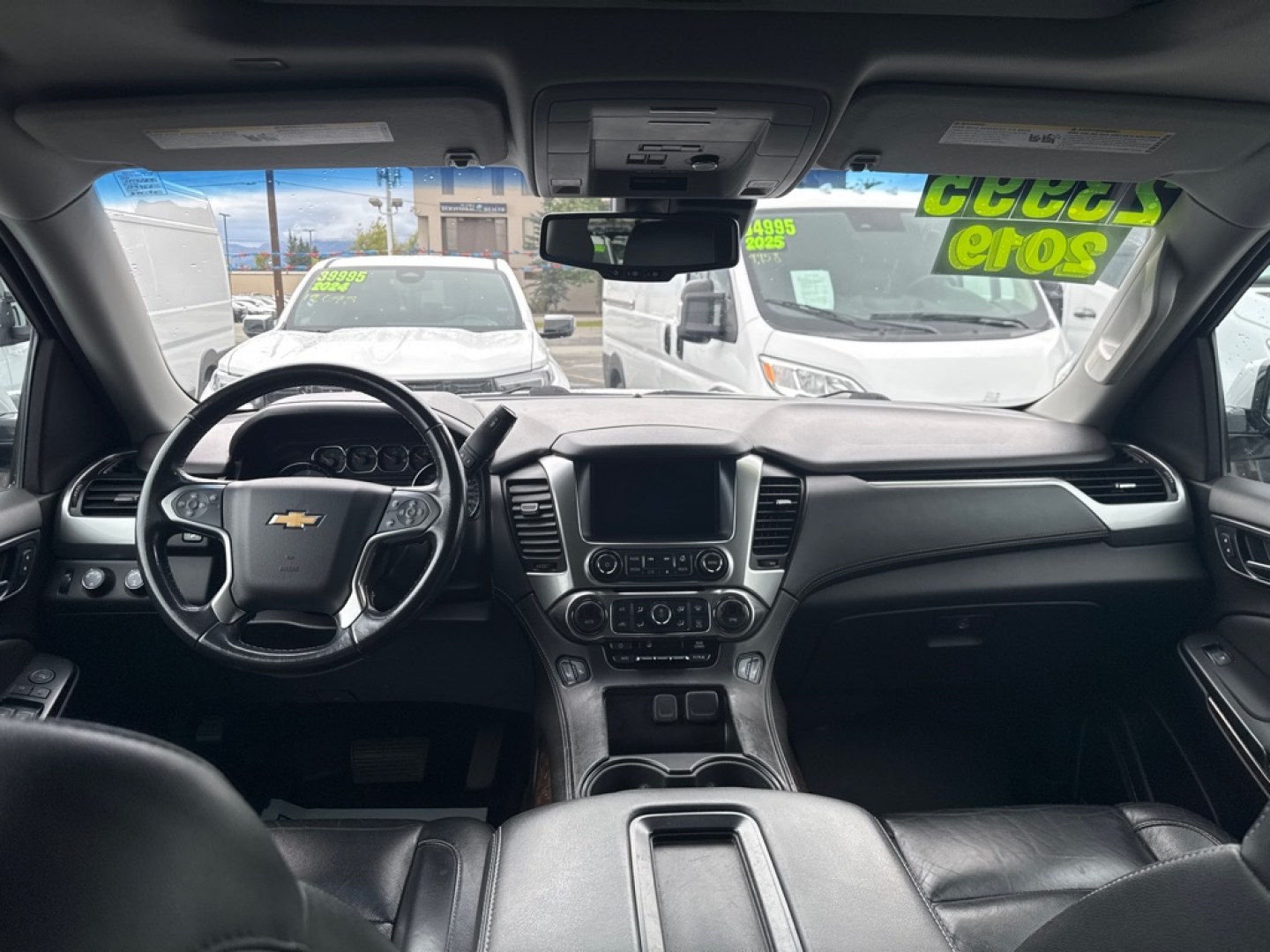 2019 SILVER CHEVROLET SUBURBAN 1500 LT (1GNSKHKC7KR) with an 5.3L engine, Automatic transmission, located at 929 East 8th Ave, Anchorage, AK, 99501, (907) 274-2277, 61.214783, -149.866074- Photo#3