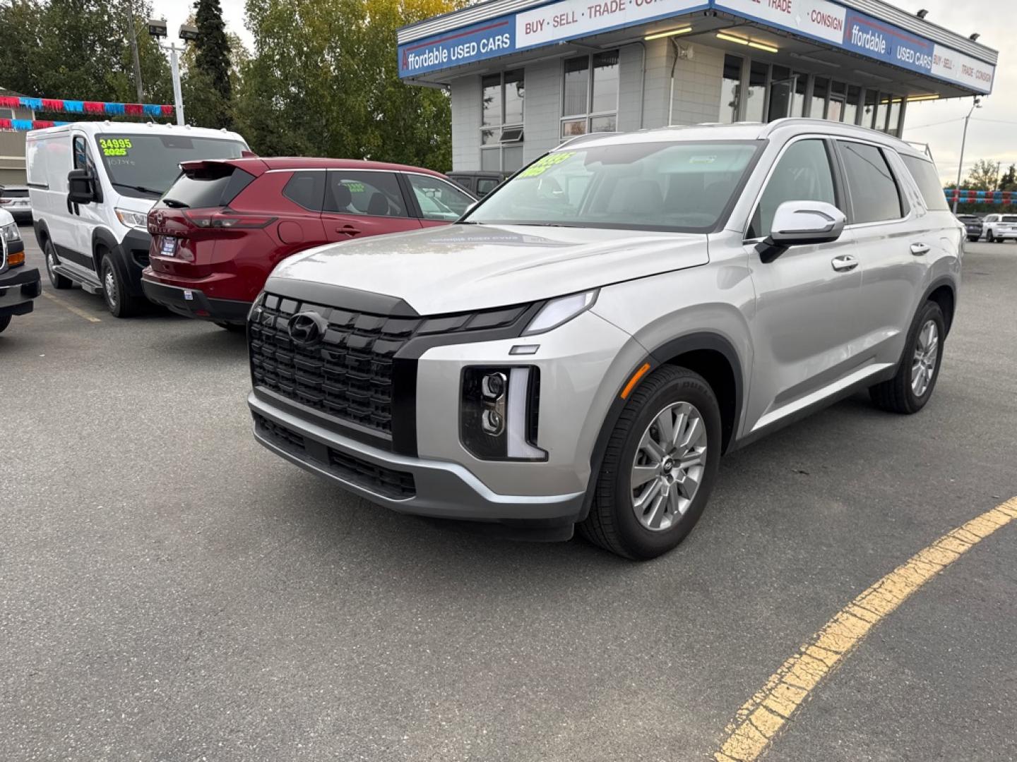 2025 SILVER HYUNDAI PALISADE SEL (KM8R2DGEXSU) with an 3.8L engine, Automatic transmission, located at 929 East 8th Ave, Anchorage, AK, 99501, (907) 274-2277, 61.214783, -149.866074- Photo#0