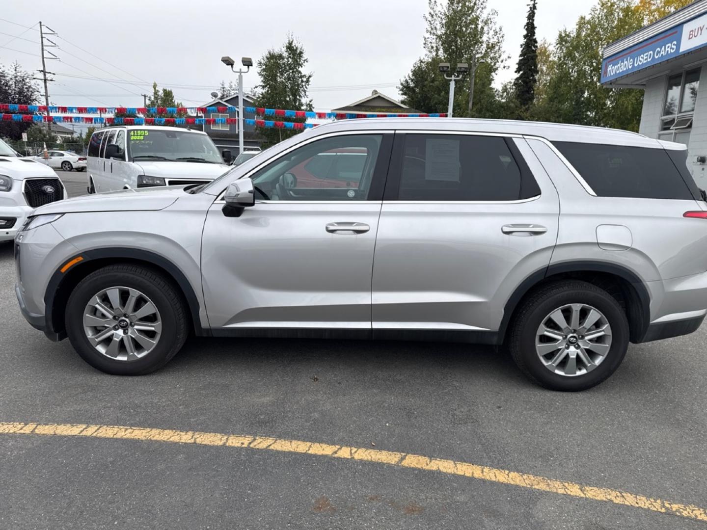 2025 SILVER HYUNDAI PALISADE SEL (KM8R2DGEXSU) with an 3.8L engine, Automatic transmission, located at 929 East 8th Ave, Anchorage, AK, 99501, (907) 274-2277, 61.214783, -149.866074- Photo#1