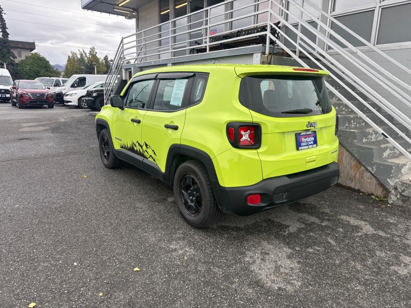 2018 GREEN JEEP RENEGADE SPORT (ZACCJAAB1JP) with an 2.4L engine, Automatic transmission, located at 929 East 8th Ave, Anchorage, AK, 99501, (907) 274-2277, 61.214783, -149.866074- Photo#4