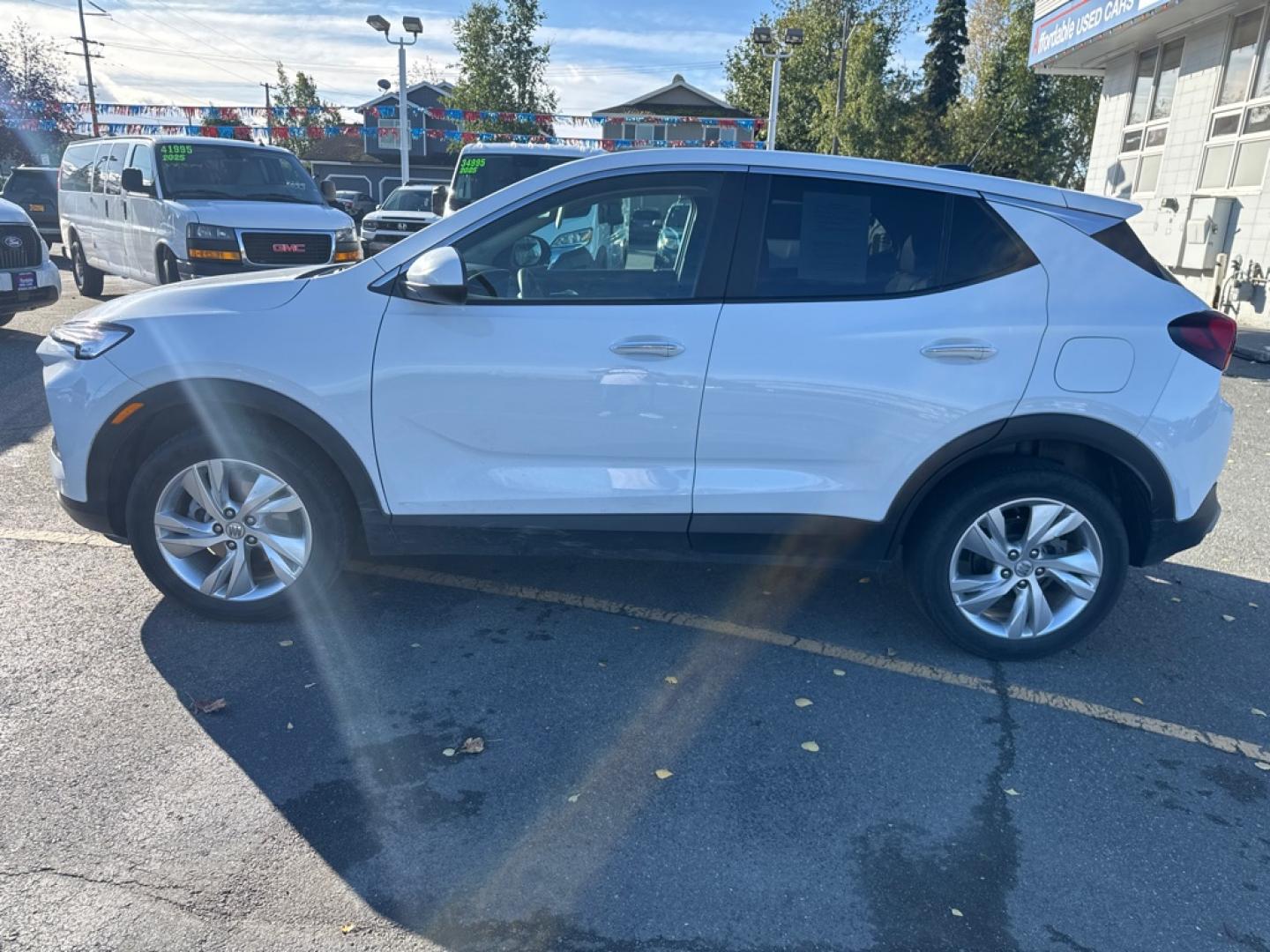 2025 WHITE BUICK ENCORE GX PREFERRED (KL4AMCSL4SB) with an 1.3L engine, Automatic transmission, located at 929 East 8th Ave, Anchorage, AK, 99501, (907) 274-2277, 61.214783, -149.866074- Photo#1