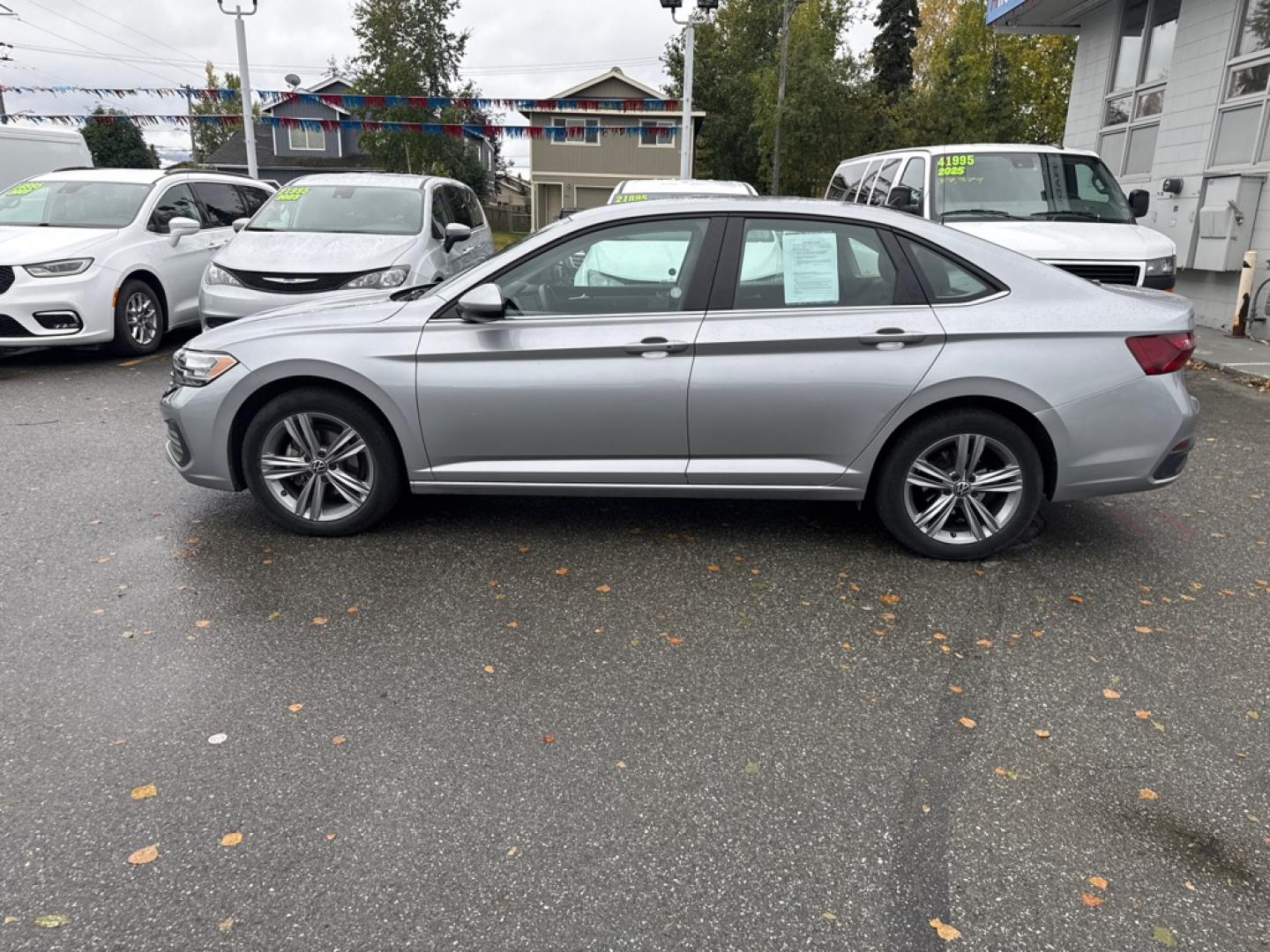 2024 SILVER VOLKSWAGEN JETTA SE SE (3VWEM7BU1RM) with an 1.5L engine, Automatic transmission, located at 929 East 8th Ave, Anchorage, AK, 99501, (907) 274-2277, 61.214783, -149.866074- Photo#1