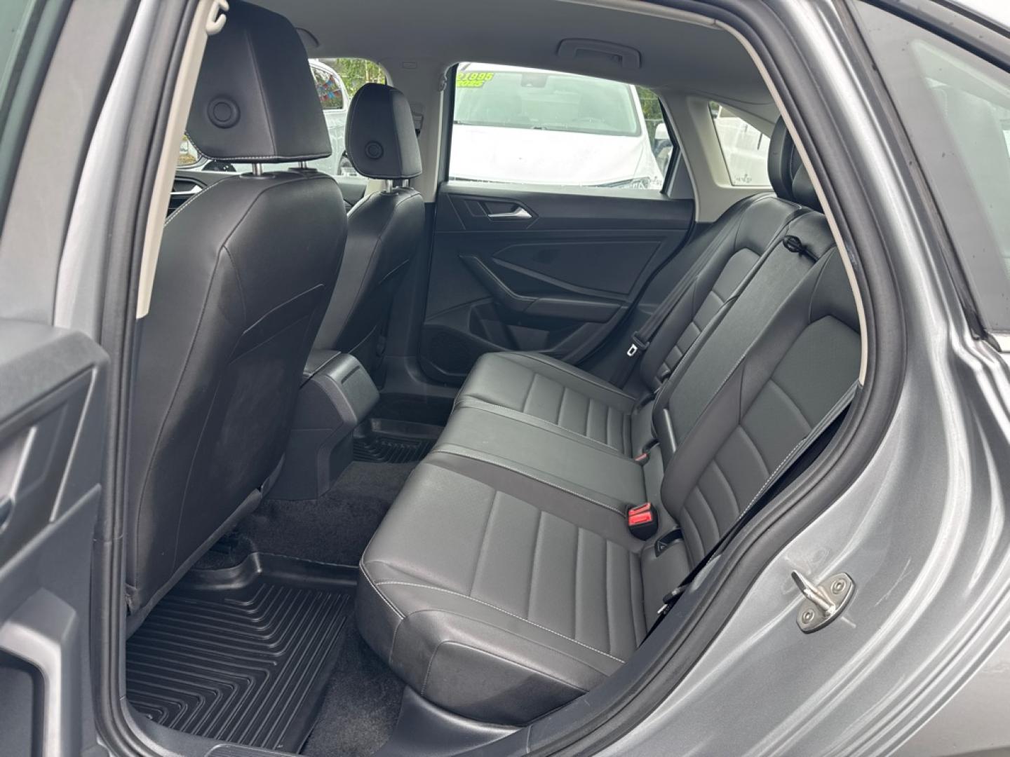 2024 SILVER VOLKSWAGEN JETTA SE SE (3VWEM7BU1RM) with an 1.5L engine, Automatic transmission, located at 929 East 8th Ave, Anchorage, AK, 99501, (907) 274-2277, 61.214783, -149.866074- Photo#2