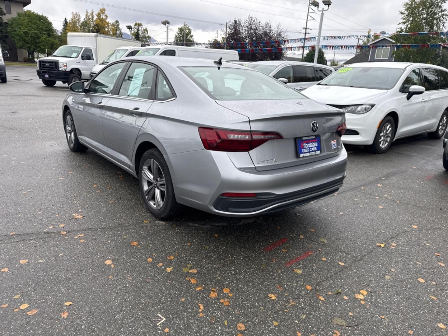 2024 SILVER VOLKSWAGEN JETTA SE SE (3VWEM7BU1RM) with an 1.5L engine, Automatic transmission, located at 929 East 8th Ave, Anchorage, AK, 99501, (907) 274-2277, 61.214783, -149.866074- Photo#4