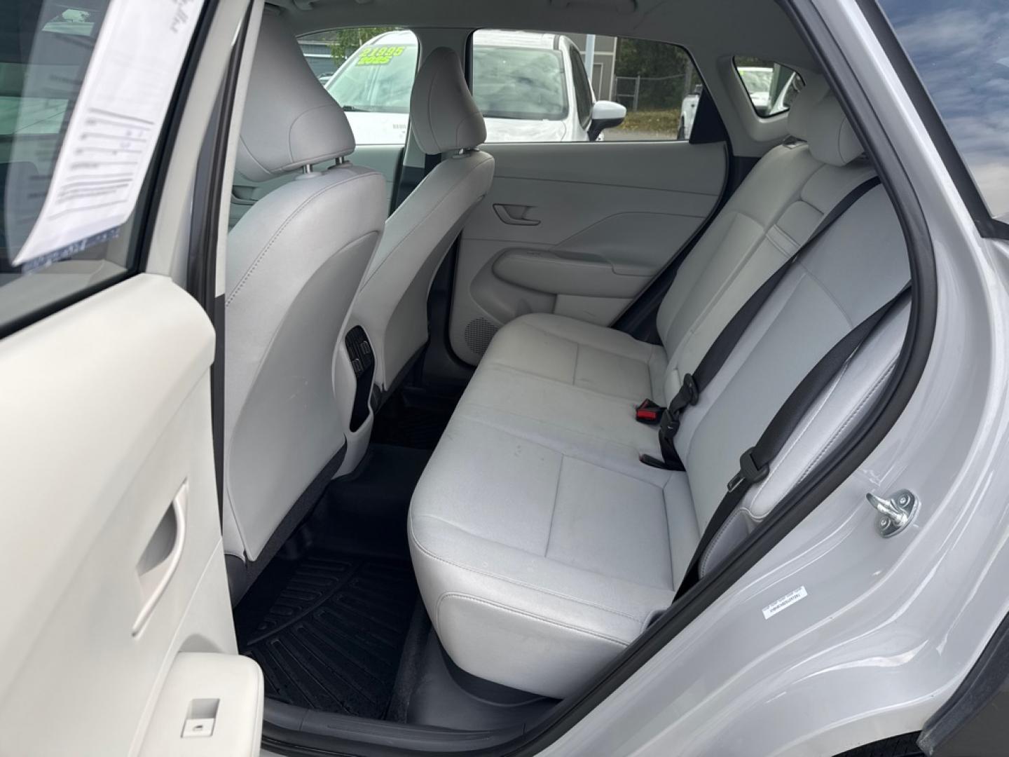 2025 GRAY HYUNDAI KONA SEL SEL (KM8HBCAB2SU) with an 2.0L engine, Continuously Variable transmission, located at 929 East 8th Ave, Anchorage, AK, 99501, (907) 274-2277, 61.214783, -149.866074- Photo#2