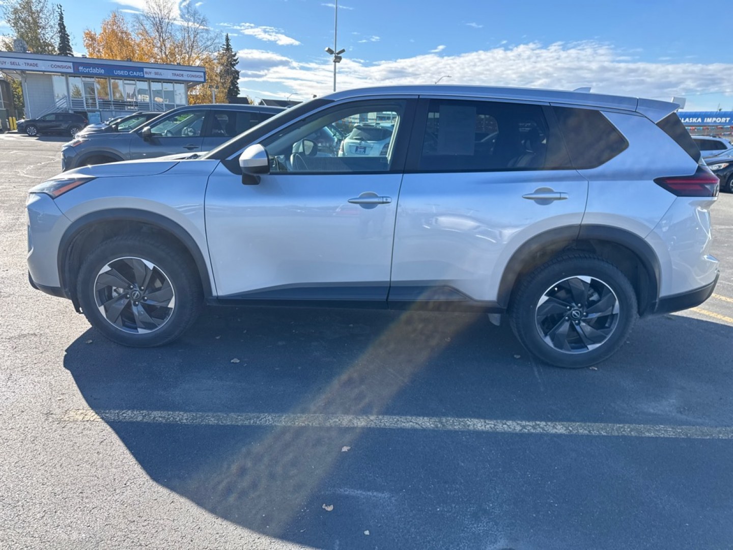 2024 SILVER NISSAN ROGUE SV SV (5N1BT3BB3RC) with an 1.5L engine, Continuously Variable transmission, located at 929 East 8th Ave, Anchorage, AK, 99501, (907) 274-2277, 61.214783, -149.866074- Photo#1