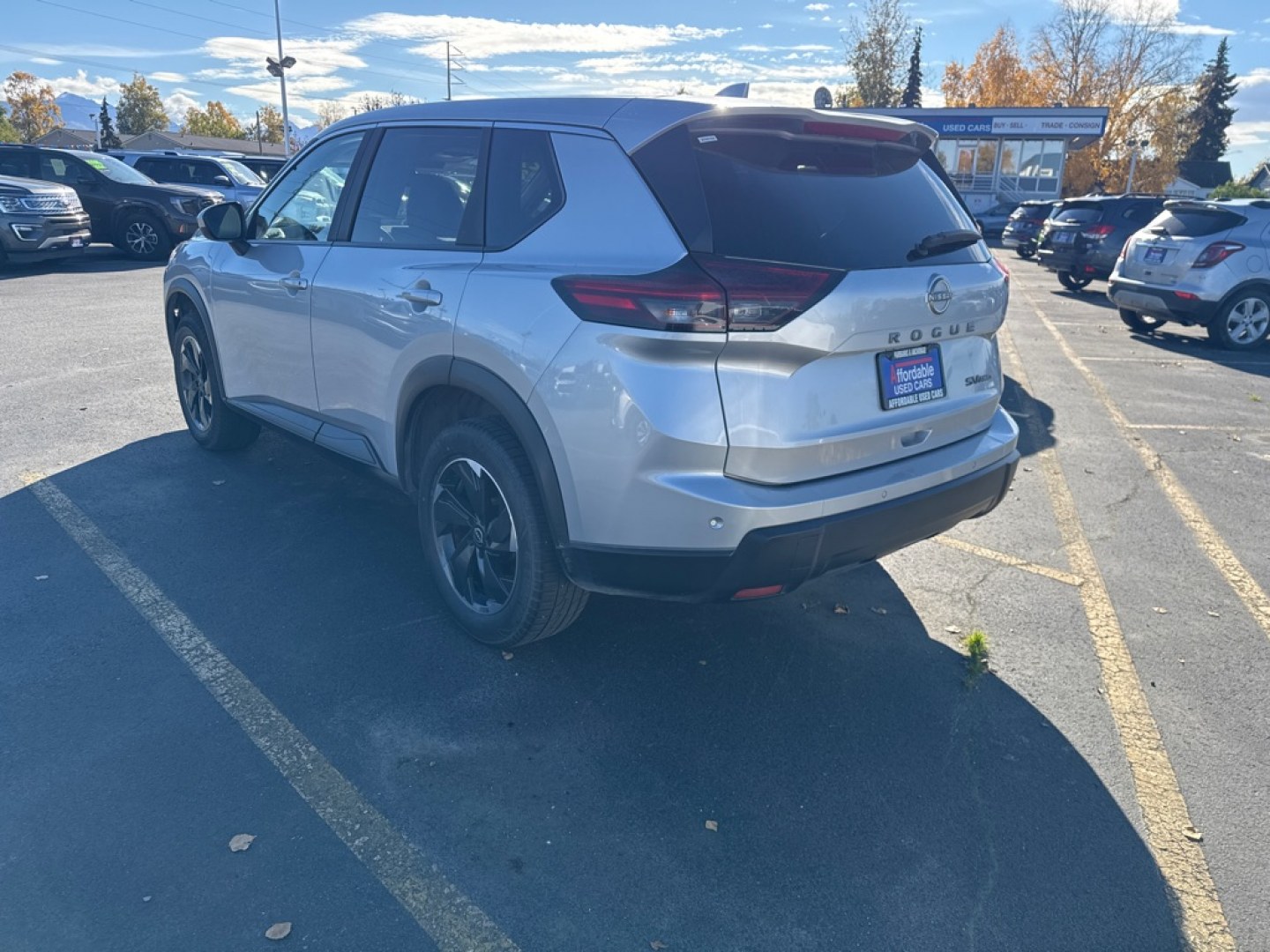 2024 SILVER NISSAN ROGUE SV SV (5N1BT3BB3RC) with an 1.5L engine, Continuously Variable transmission, located at 929 East 8th Ave, Anchorage, AK, 99501, (907) 274-2277, 61.214783, -149.866074- Photo#4