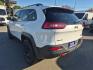 2018 WHITE JEEP CHEROKEE TRAILHAWK (1C4PJMBX4JD) with an 3.2L engine, Automatic transmission, located at 929 East 8th Ave, Anchorage, AK, 99501, (907) 274-2277, 61.214783, -149.866074- Photo#2