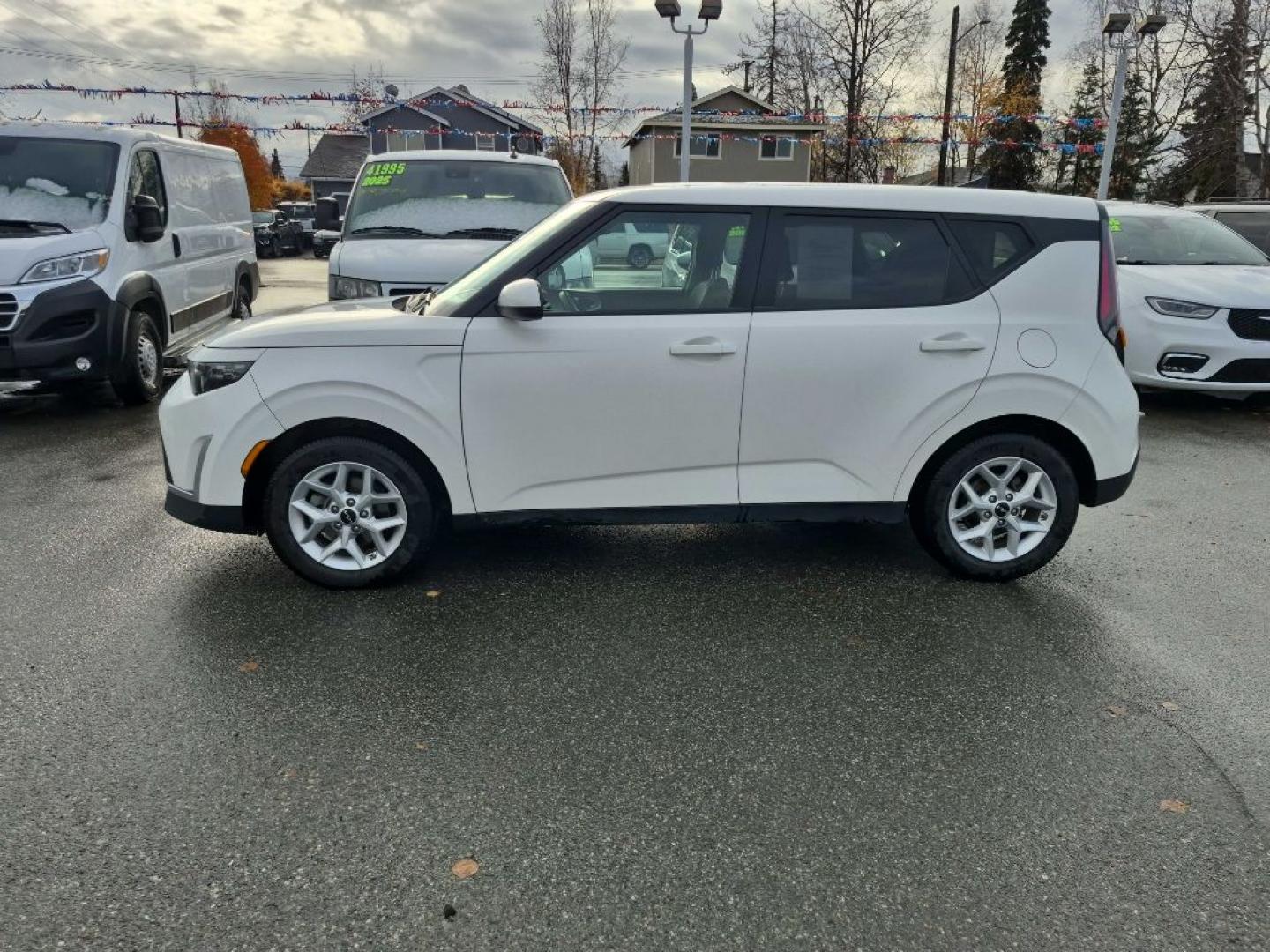 2024 WHITE KIA SOUL LX LX (KNDJ23AU6R7) with an 2.0L engine, Continuously Variable transmission, located at 929 East 8th Ave, Anchorage, AK, 99501, (907) 274-2277, 61.214783, -149.866074- Photo#1