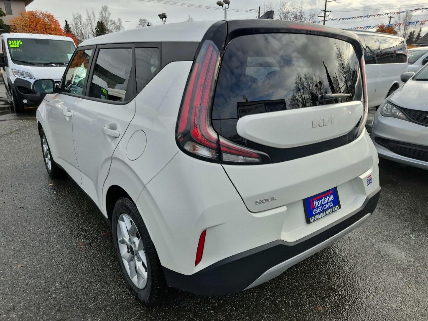 2024 WHITE KIA SOUL LX LX (KNDJ23AU6R7) with an 2.0L engine, Continuously Variable transmission, located at 929 East 8th Ave, Anchorage, AK, 99501, (907) 274-2277, 61.214783, -149.866074- Photo#4
