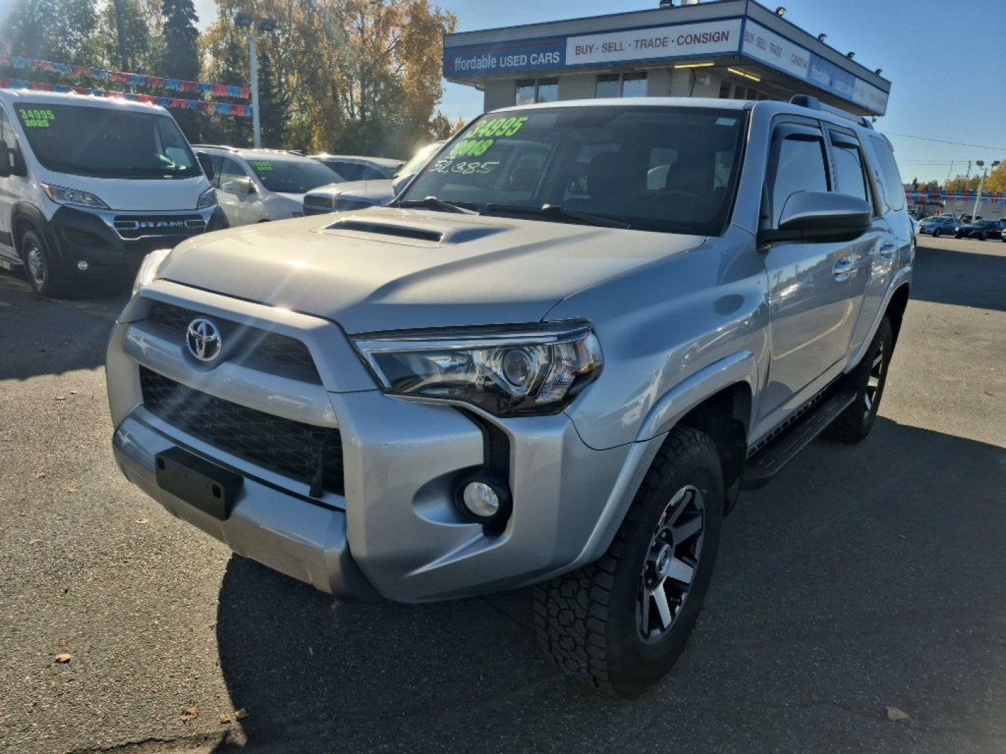 2018 SILVER TOYOTA 4RUNNER SR5/SR5 PREMIUM (JTEBU5JR3J5) with an 4.0L engine, Automatic transmission, located at 929 East 8th Ave, Anchorage, AK, 99501, (907) 274-2277, 61.214783, -149.866074- Photo#0