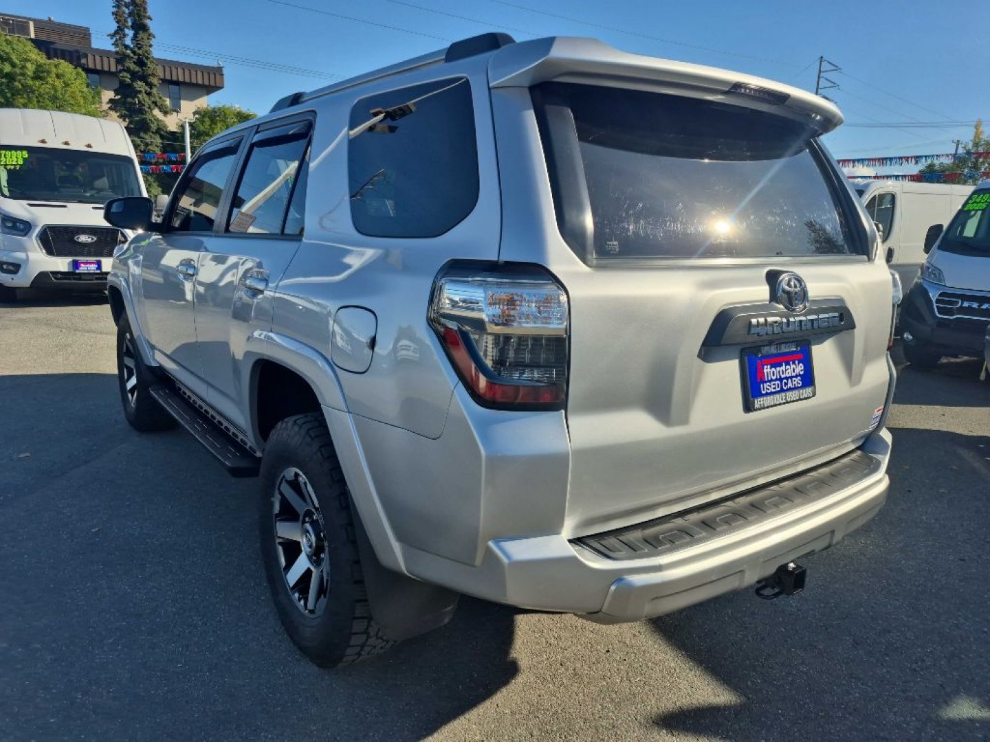 2018 SILVER TOYOTA 4RUNNER SR5/SR5 PREMIUM (JTEBU5JR3J5) with an 4.0L engine, Automatic transmission, located at 929 East 8th Ave, Anchorage, AK, 99501, (907) 274-2277, 61.214783, -149.866074- Photo#2