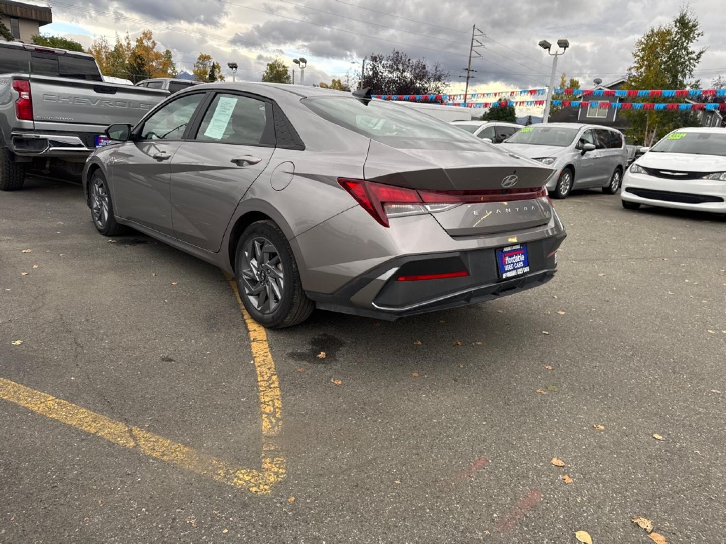 2024 SILVER HYUNDAI ELANTRA SEL SEL (KMHLM4DG0RU) with an 2.0L engine, Continuously Variable transmission, located at 929 East 8th Ave, Anchorage, AK, 99501, (907) 274-2277, 61.214783, -149.866074- Photo#4