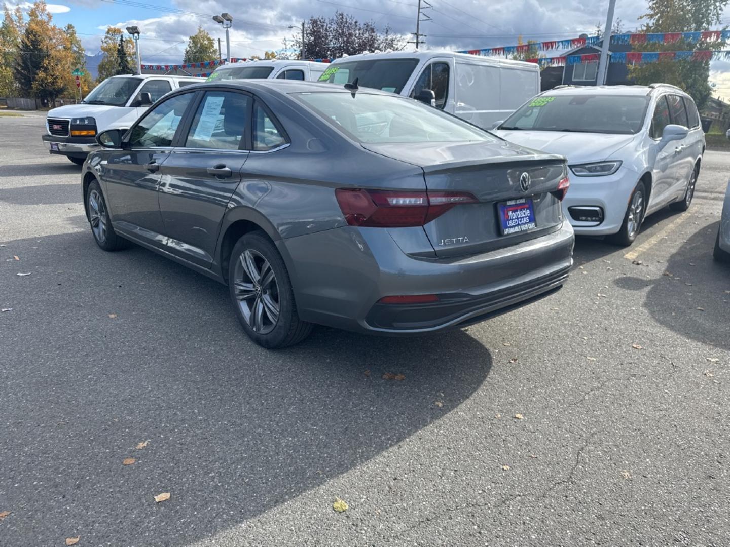 2024 GRAY VOLKSWAGEN JETTA SE SE (3VWEM7BU9RM) with an 1.5L engine, Automatic transmission, located at 929 East 8th Ave, Anchorage, AK, 99501, (907) 274-2277, 61.214783, -149.866074- Photo#4