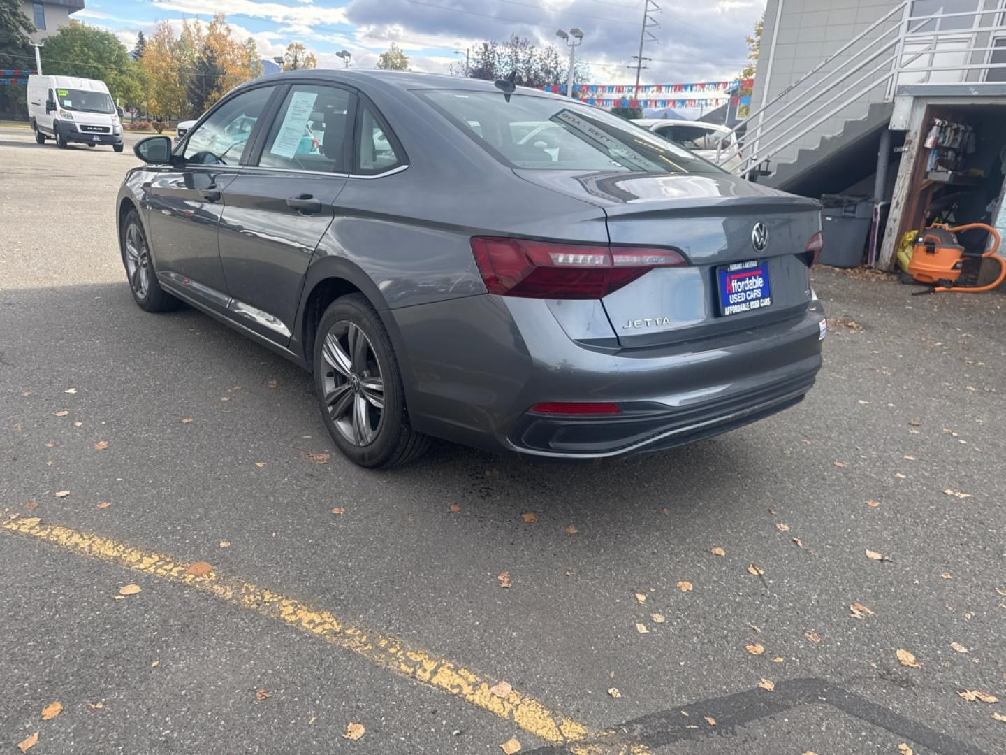 2024 GRAY VOLKSWAGEN JETTA SE SE (3VWEM7BU6RM) with an 1.5L engine, Automatic transmission, located at 929 East 8th Ave, Anchorage, AK, 99501, (907) 274-2277, 61.214783, -149.866074- Photo#4
