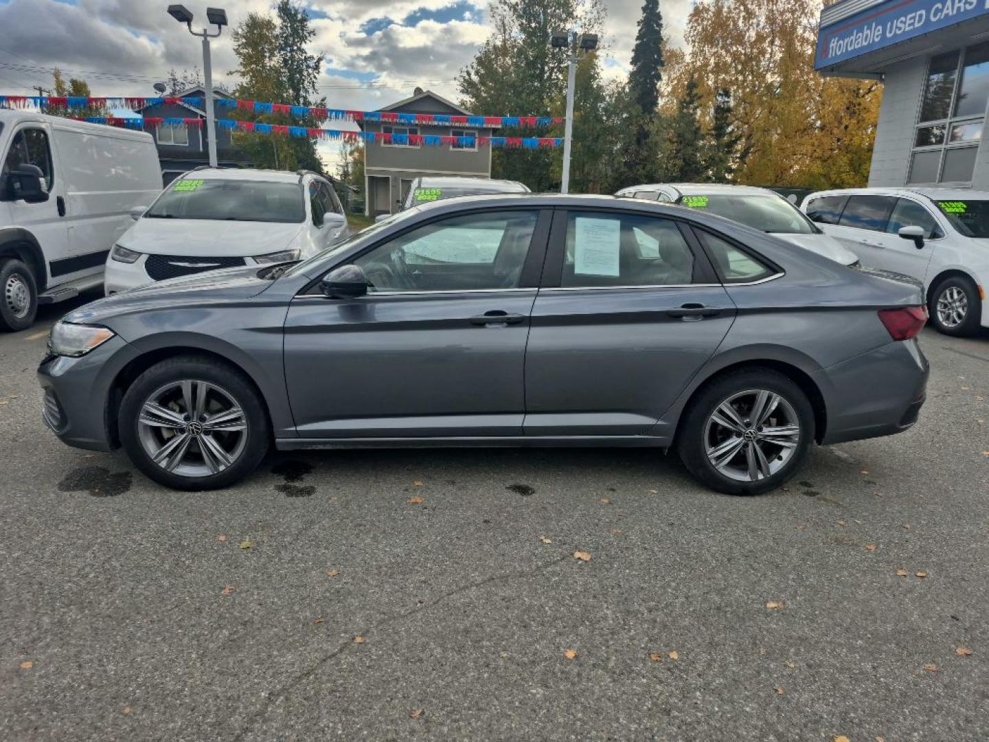 2024 GRAY VOLKSWAGEN JETTA SE SE (3VWEM7BU2RM) with an 1.5L engine, Automatic transmission, located at 929 East 8th Ave, Anchorage, AK, 99501, (907) 274-2277, 61.214783, -149.866074- Photo#1