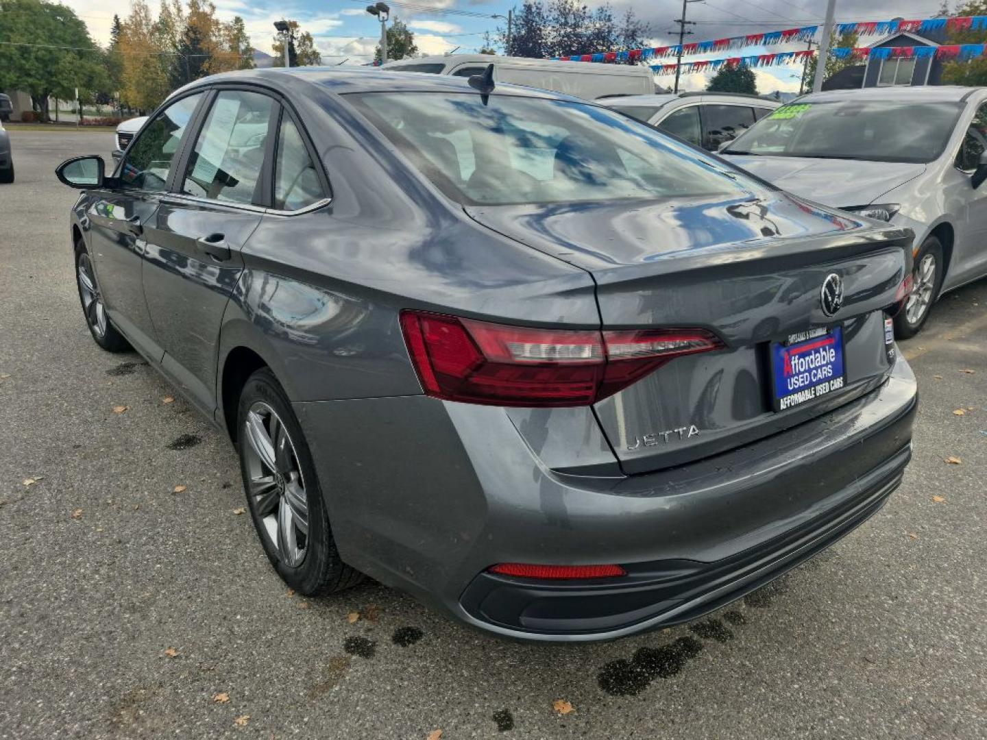2024 GRAY VOLKSWAGEN JETTA SE SE (3VWEM7BU2RM) with an 1.5L engine, Automatic transmission, located at 929 East 8th Ave, Anchorage, AK, 99501, (907) 274-2277, 61.214783, -149.866074- Photo#2