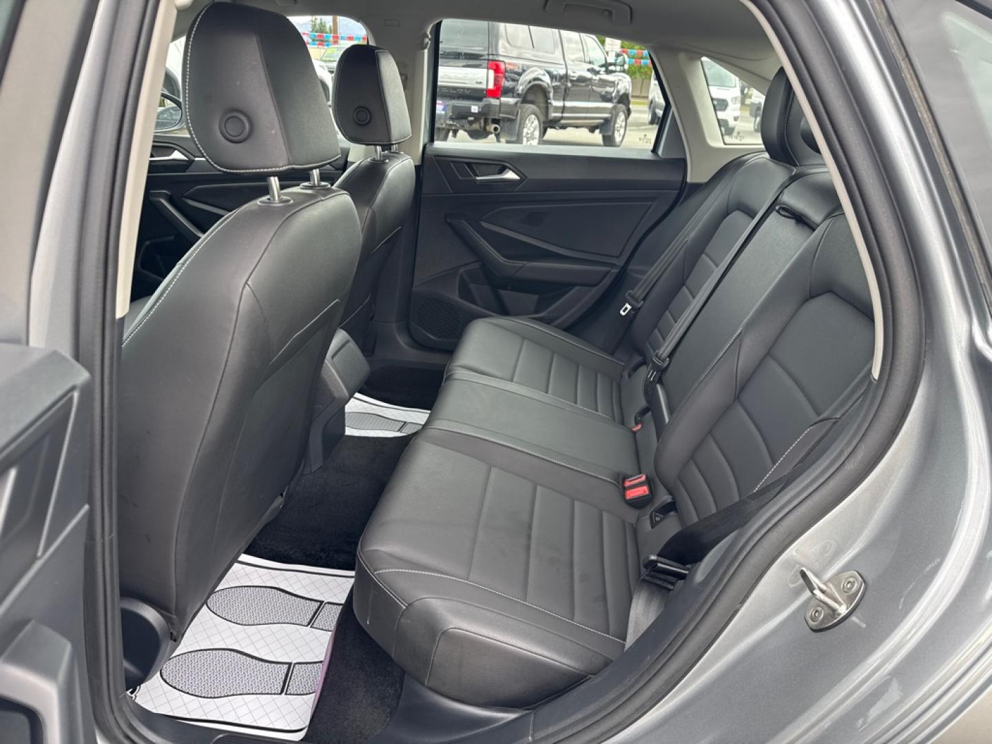 2024 SILVER VOLKSWAGEN JETTA SE SE (3VWEM7BU7RM) with an 1.5L engine, Automatic transmission, located at 929 East 8th Ave, Anchorage, AK, 99501, (907) 274-2277, 61.214783, -149.866074- Photo#2