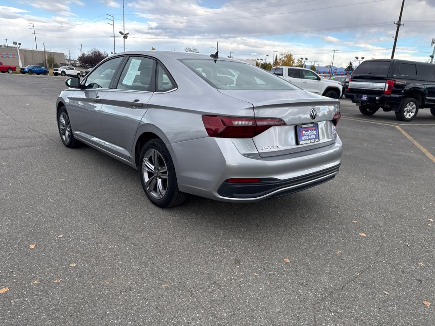 2024 SILVER VOLKSWAGEN JETTA SE SE (3VWEM7BU7RM) with an 1.5L engine, Automatic transmission, located at 929 East 8th Ave, Anchorage, AK, 99501, (907) 274-2277, 61.214783, -149.866074- Photo#4