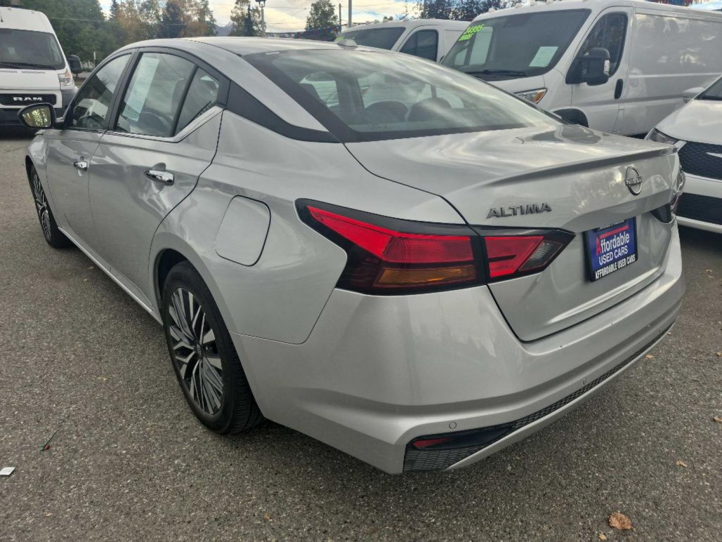 2024 SILVER NISSAN ALTIMA SV SV (1N4BL4DV2RN) with an 2.5L engine, Continuously Variable transmission, located at 929 East 8th Ave, Anchorage, AK, 99501, (907) 274-2277, 61.214783, -149.866074- Photo#2