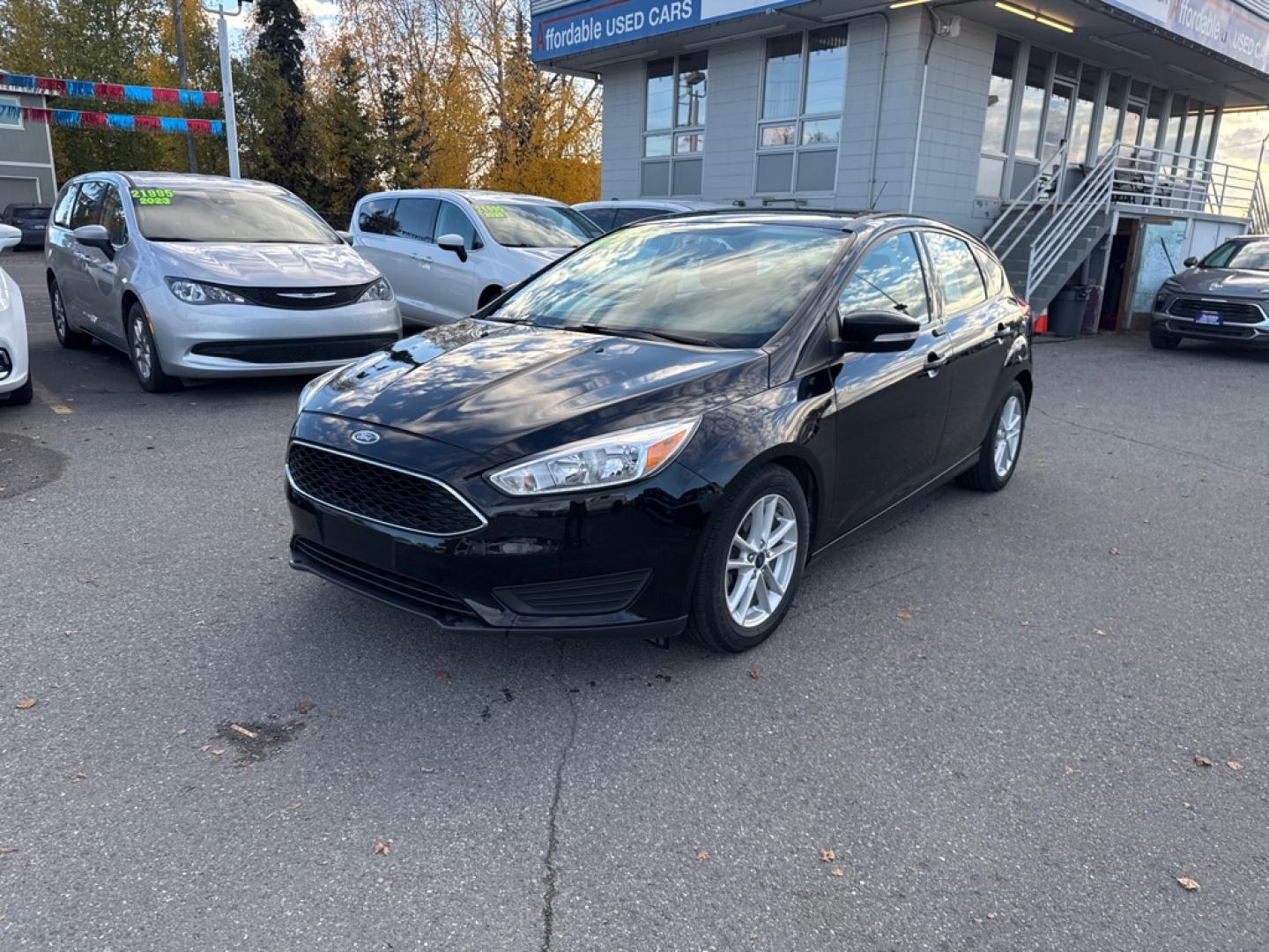 2018 BLACK FORD FOCUS SE (1FADP3K22JL) with an 2.0L engine, Automatic transmission, located at 929 East 8th Ave, Anchorage, AK, 99501, (907) 274-2277, 61.214783, -149.866074- Photo#0