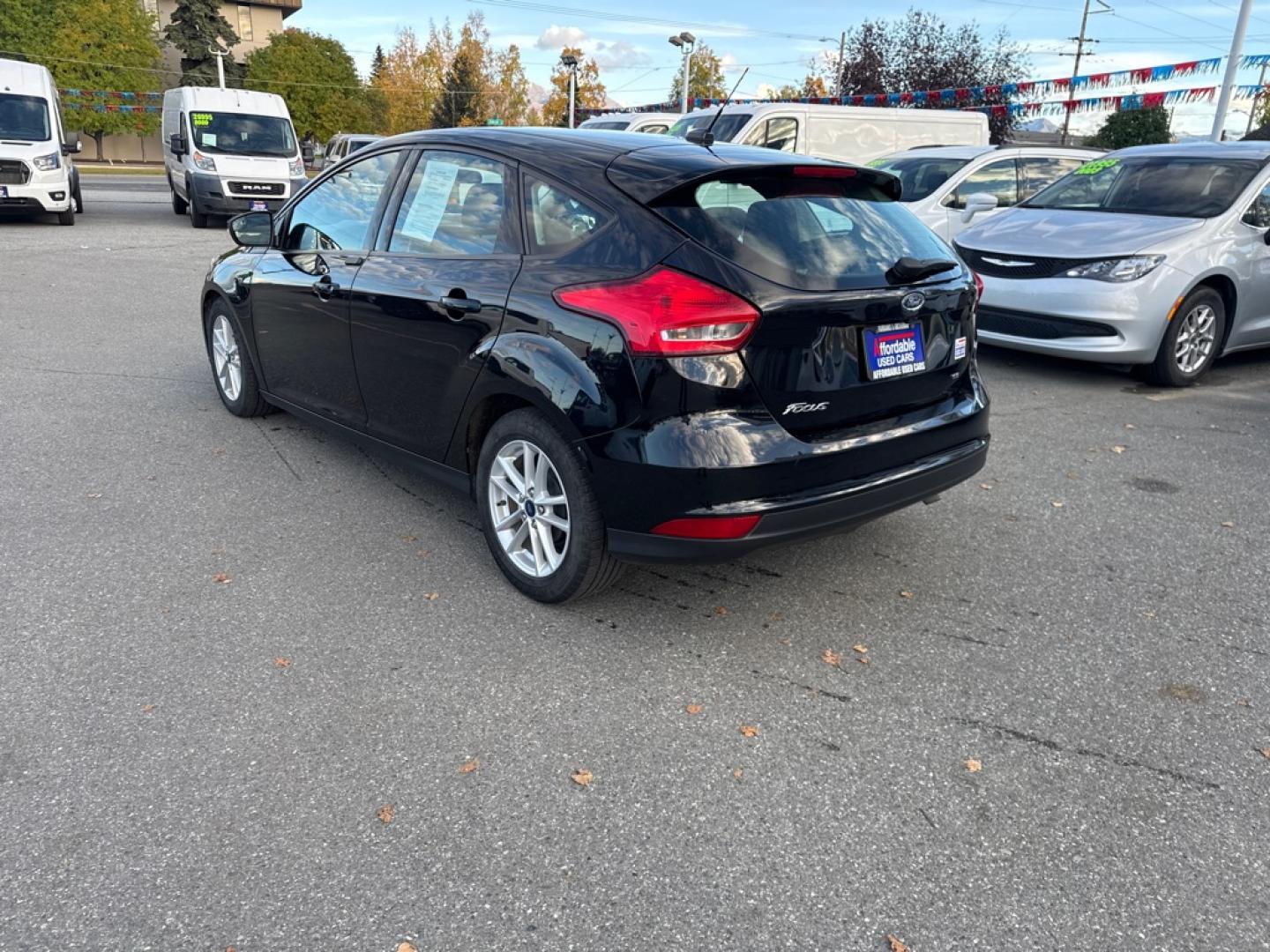 2018 BLACK FORD FOCUS SE (1FADP3K22JL) with an 2.0L engine, Automatic transmission, located at 929 East 8th Ave, Anchorage, AK, 99501, (907) 274-2277, 61.214783, -149.866074- Photo#4