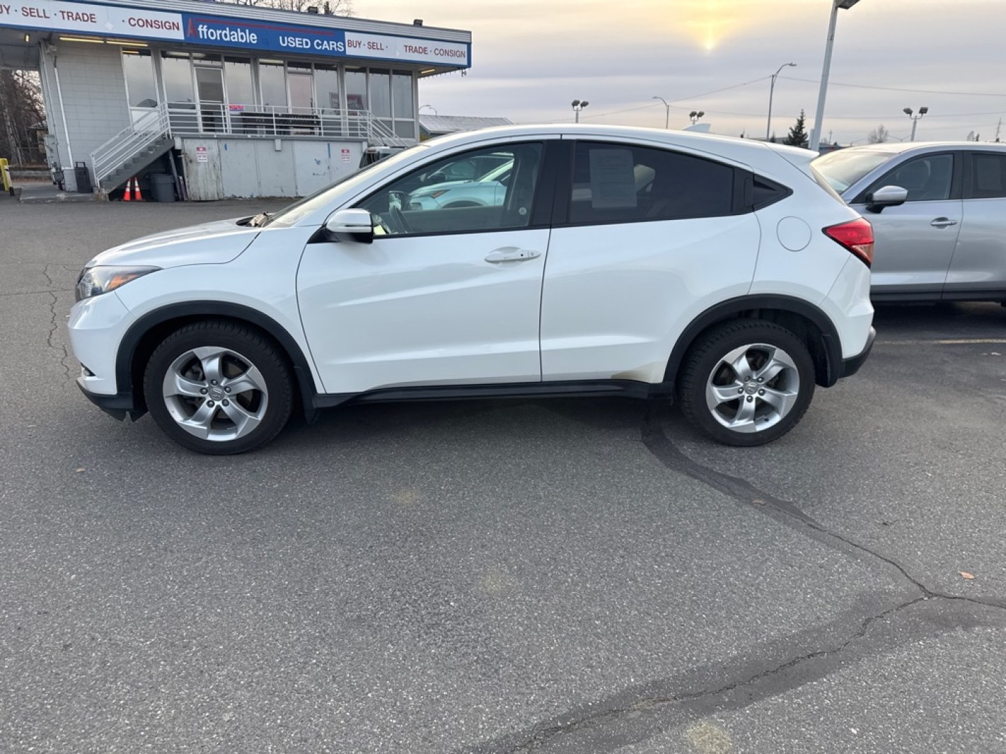 2016 WHITE HONDA HR-V EX (3CZRU5H53GM) with an 1.8L engine, Continuously Variable transmission, located at 929 East 8th Ave, Anchorage, AK, 99501, (907) 274-2277, 61.214783, -149.866074- Photo#1