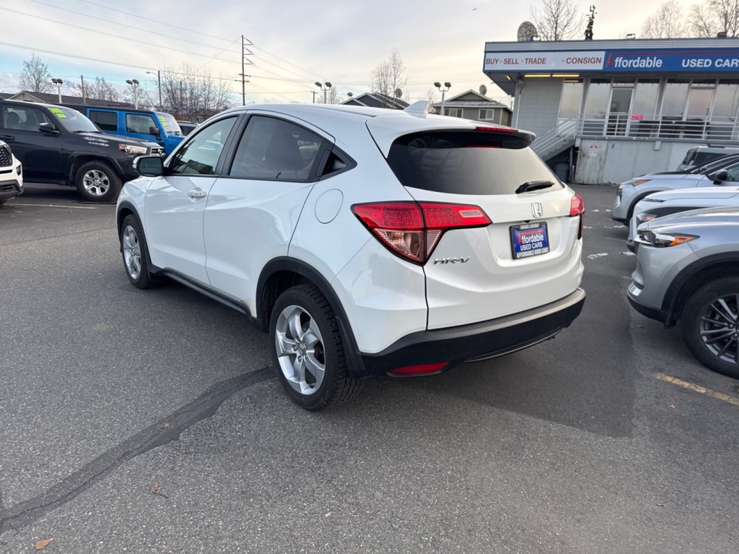 2016 WHITE HONDA HR-V EX (3CZRU5H53GM) with an 1.8L engine, Continuously Variable transmission, located at 929 East 8th Ave, Anchorage, AK, 99501, (907) 274-2277, 61.214783, -149.866074- Photo#2