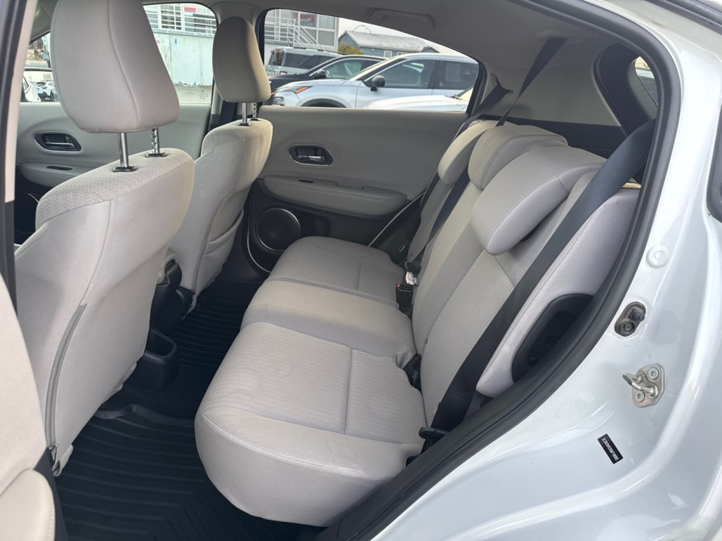 2016 WHITE HONDA HR-V EX (3CZRU5H53GM) with an 1.8L engine, Continuously Variable transmission, located at 929 East 8th Ave, Anchorage, AK, 99501, (907) 274-2277, 61.214783, -149.866074- Photo#3