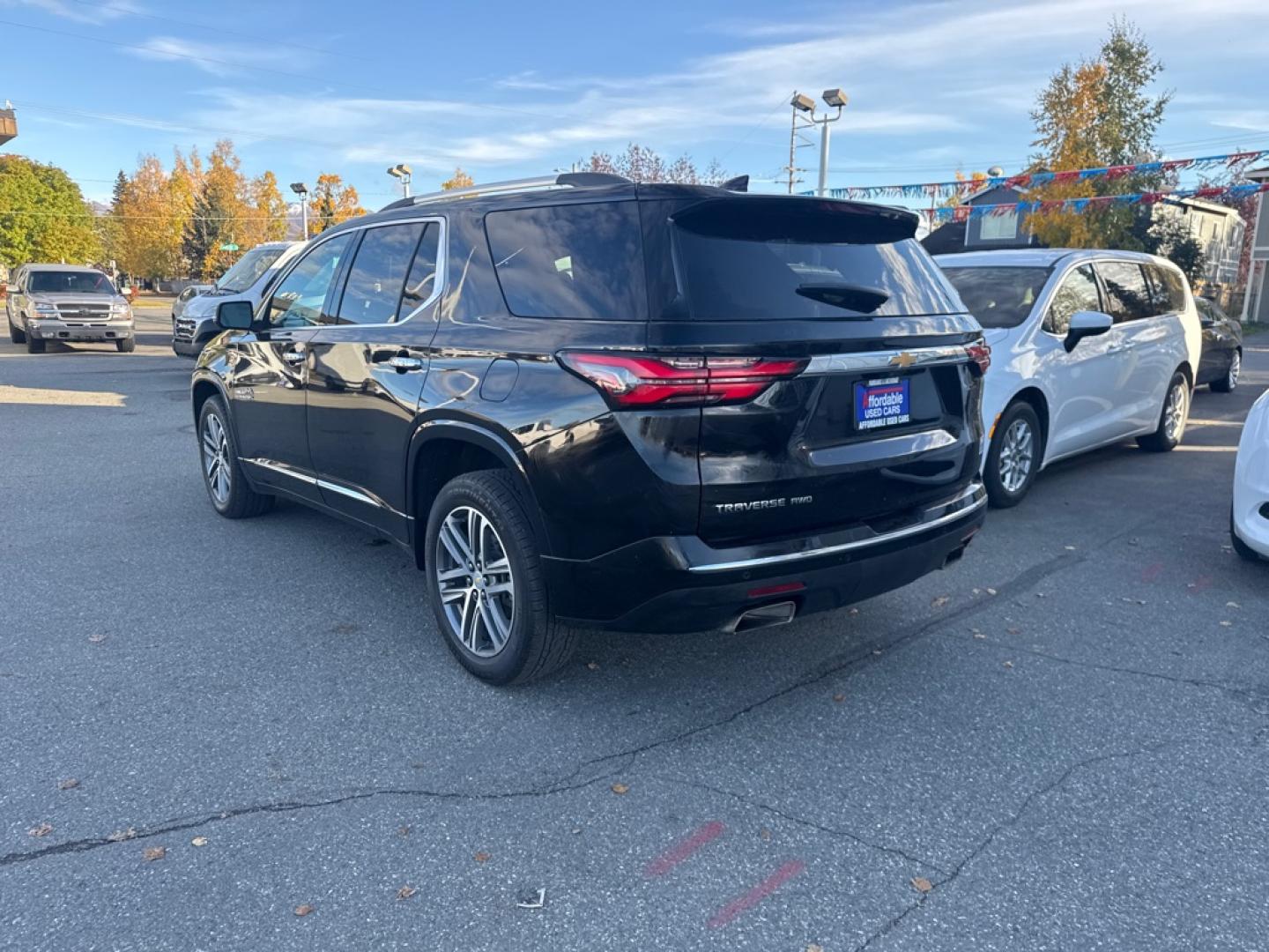 2022 BLACK CHEVROLET TRAVERSE HIGH COUNTRY (1GNEVNKW1NJ) with an 3.6L engine, Automatic transmission, located at 929 East 8th Ave, Anchorage, AK, 99501, (907) 274-2277, 61.214783, -149.866074- Photo#4