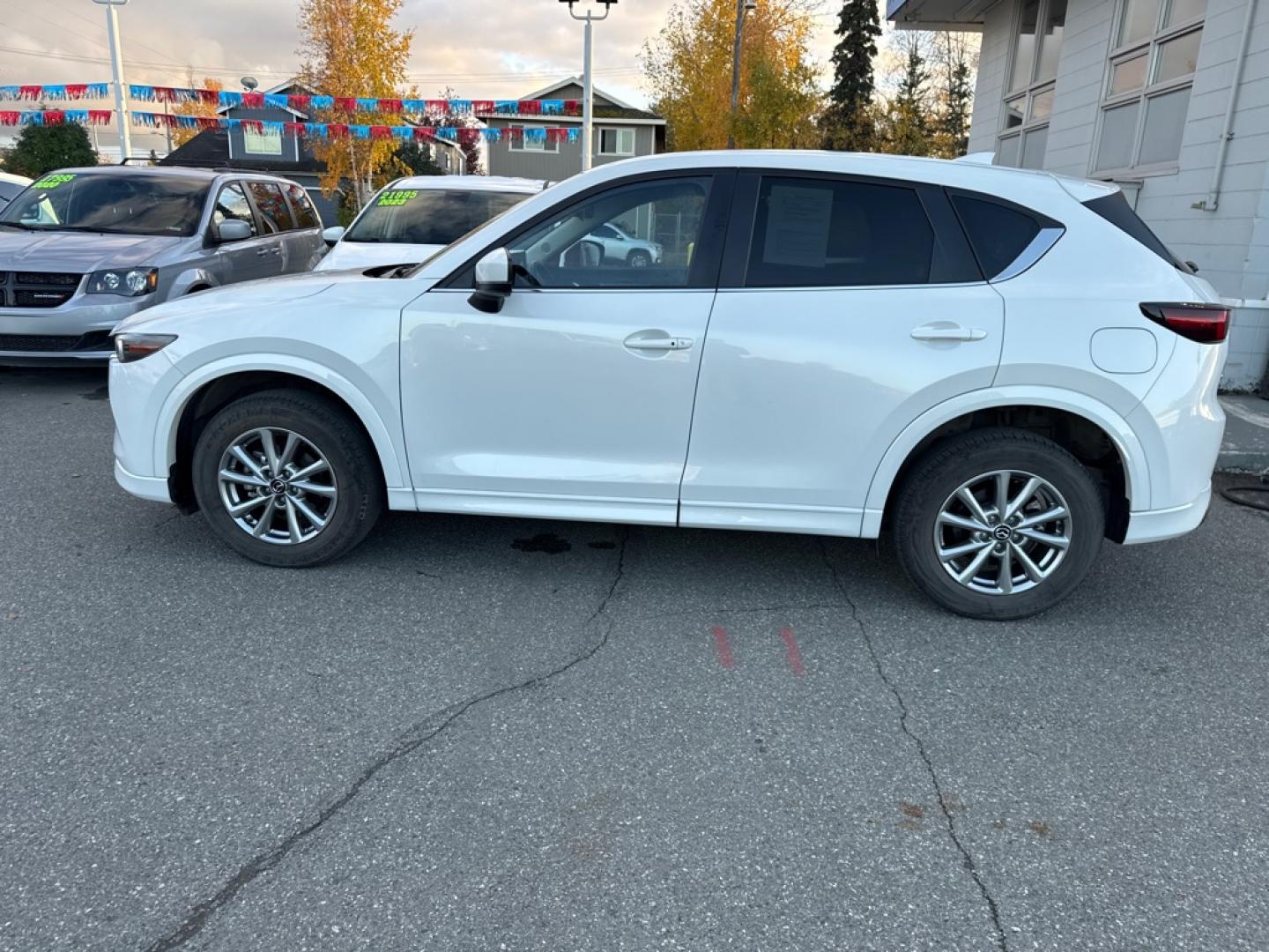 2024 WHITE MAZDA CX-5 SELECT (JM3KFBBL3R0) with an 2.5L engine, Automatic transmission, located at 929 East 8th Ave, Anchorage, AK, 99501, (907) 274-2277, 61.214783, -149.866074- Photo#1