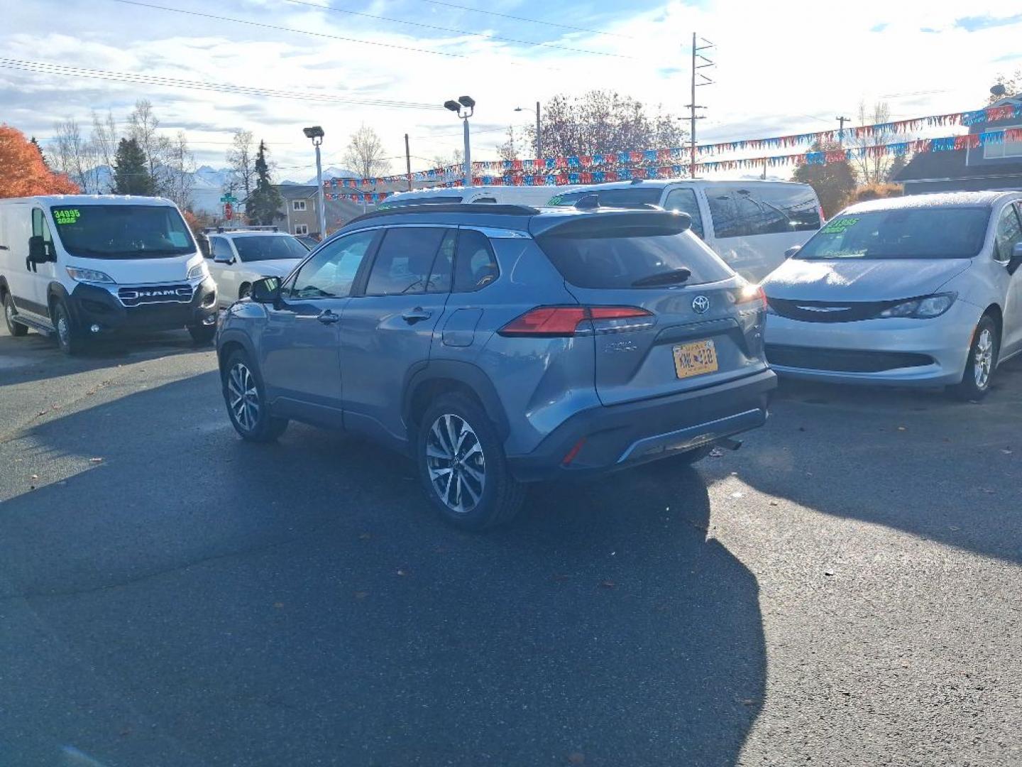 2025 GRAY TOYOTA COROLLA CROSS XLE (7MUEAABG0SV) with an 2.0L engine, Continuously Variable transmission, located at 929 East 8th Ave, Anchorage, AK, 99501, (907) 274-2277, 61.214783, -149.866074- Photo#3