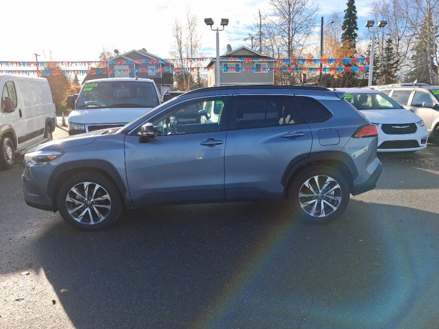2025 GRAY TOYOTA COROLLA CROSS XLE (7MUEAABG0SV) with an 2.0L engine, Continuously Variable transmission, located at 929 East 8th Ave, Anchorage, AK, 99501, (907) 274-2277, 61.214783, -149.866074- Photo#4